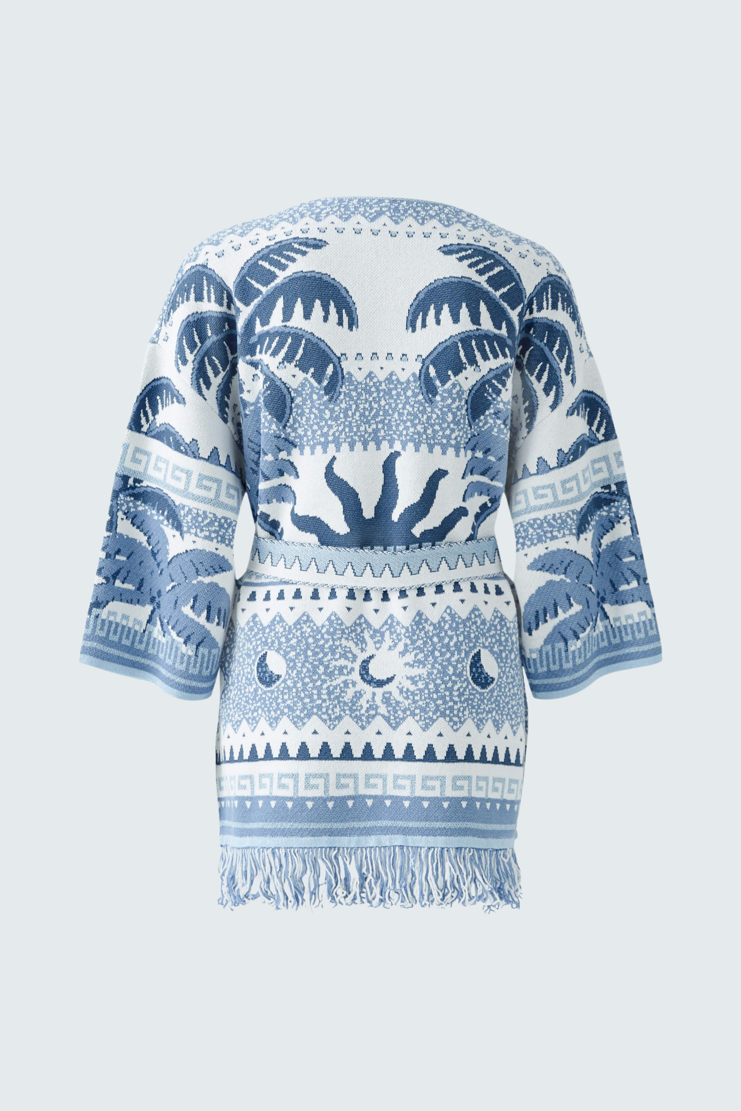 Lässige Damen-Strickjacke in Blau mit Palmenmuster und Fransen, ideal für entspannte Tage.