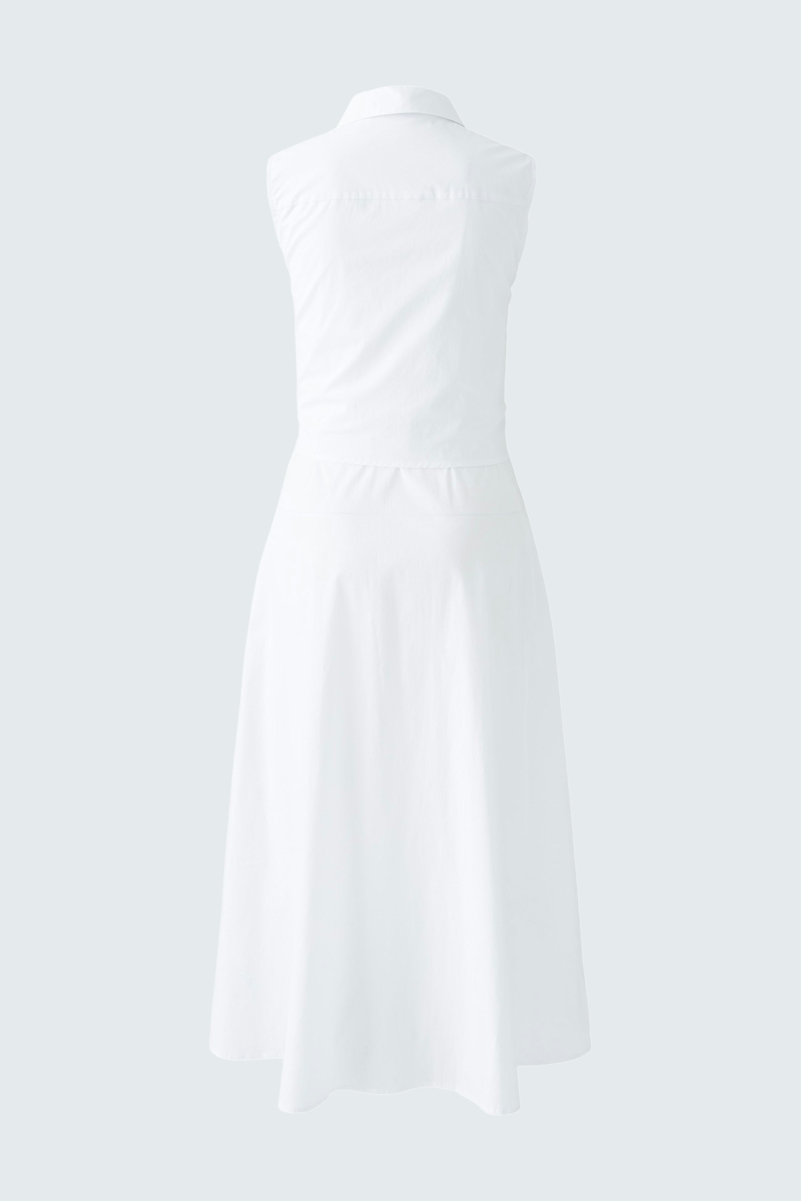 Maxikleid: Weißes, ärmelloses Kleid mit Kragen und fließendem Rockteil.