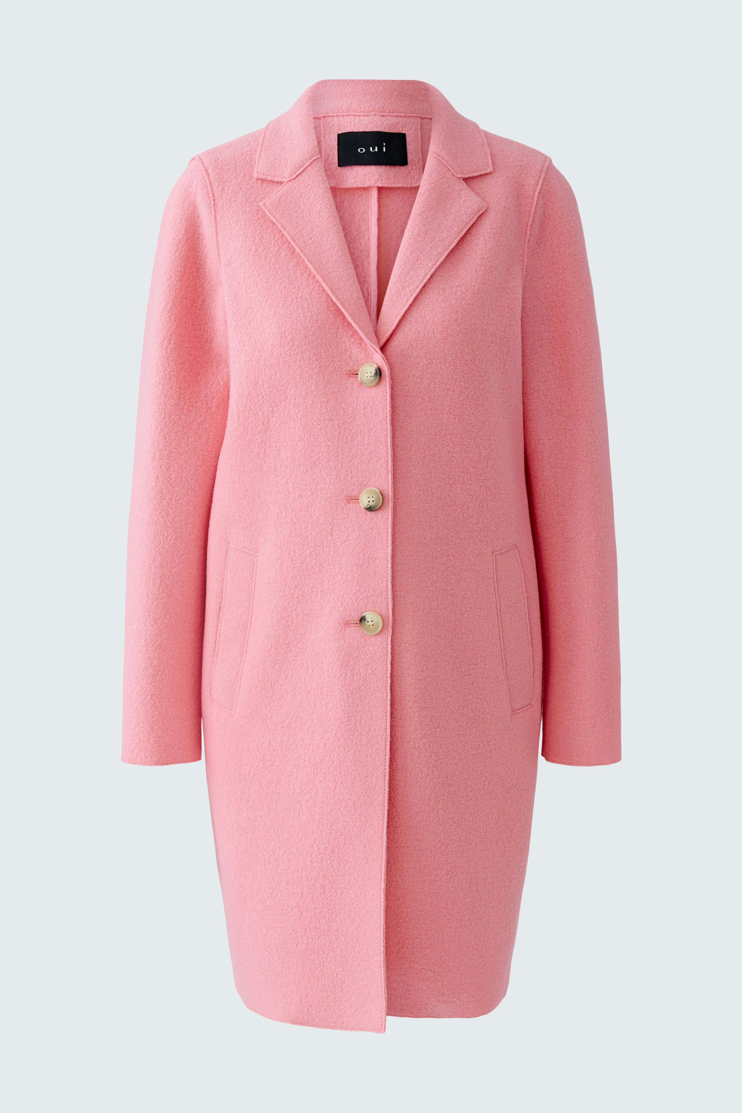 Casual women's coat: A pink coat with buttons and pockets, perfect for layering in cooler weather.