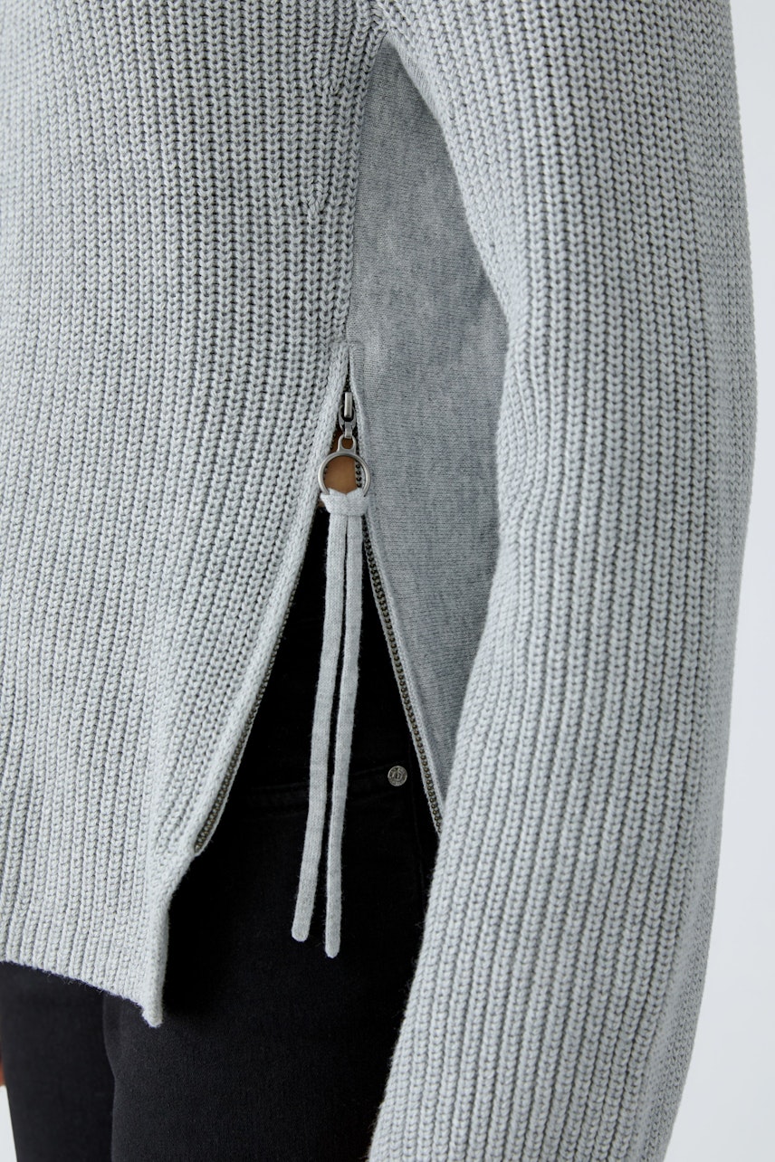 Damen-Pullover in Grau mit seitlichem Reißverschluss, lässig und bequem, ideal für den Alltag.