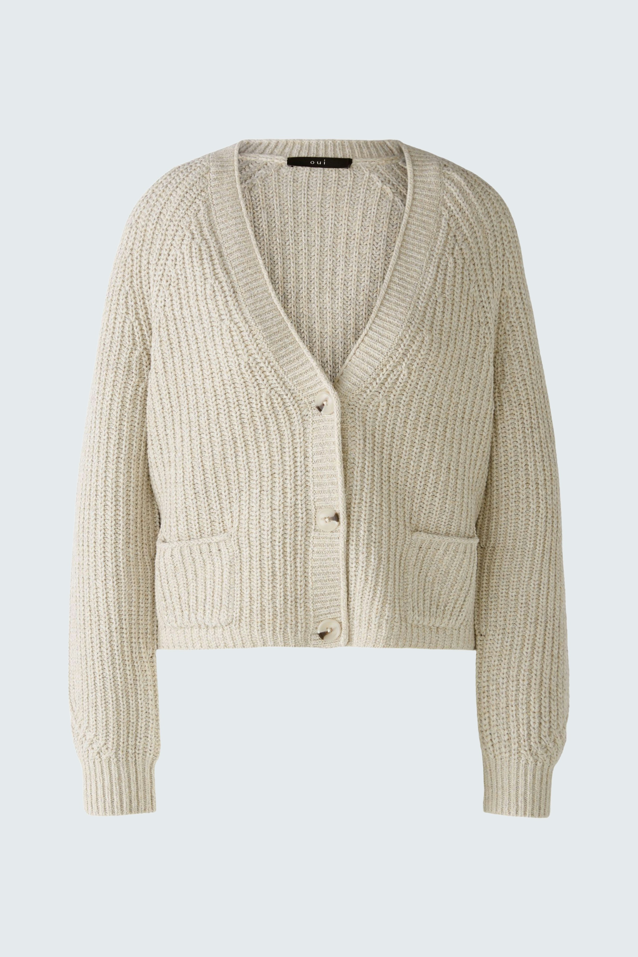 Beige Strickjacke: Lässige Damen-Strickjacke mit V-Ausschnitt und zwei Taschen.