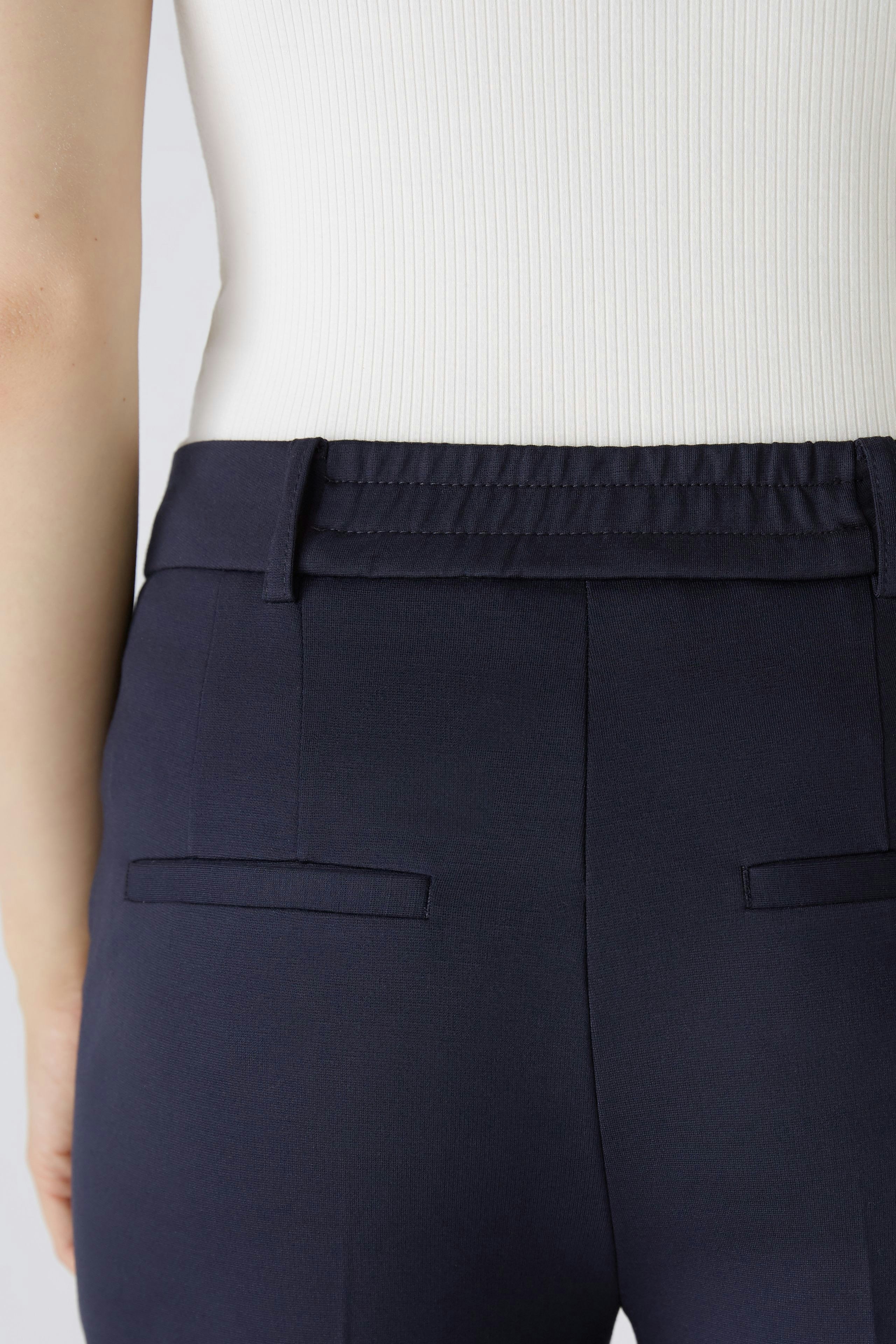 Comfortable women's trousers with a sleek design, featuring a stretchy waistband and back pockets.