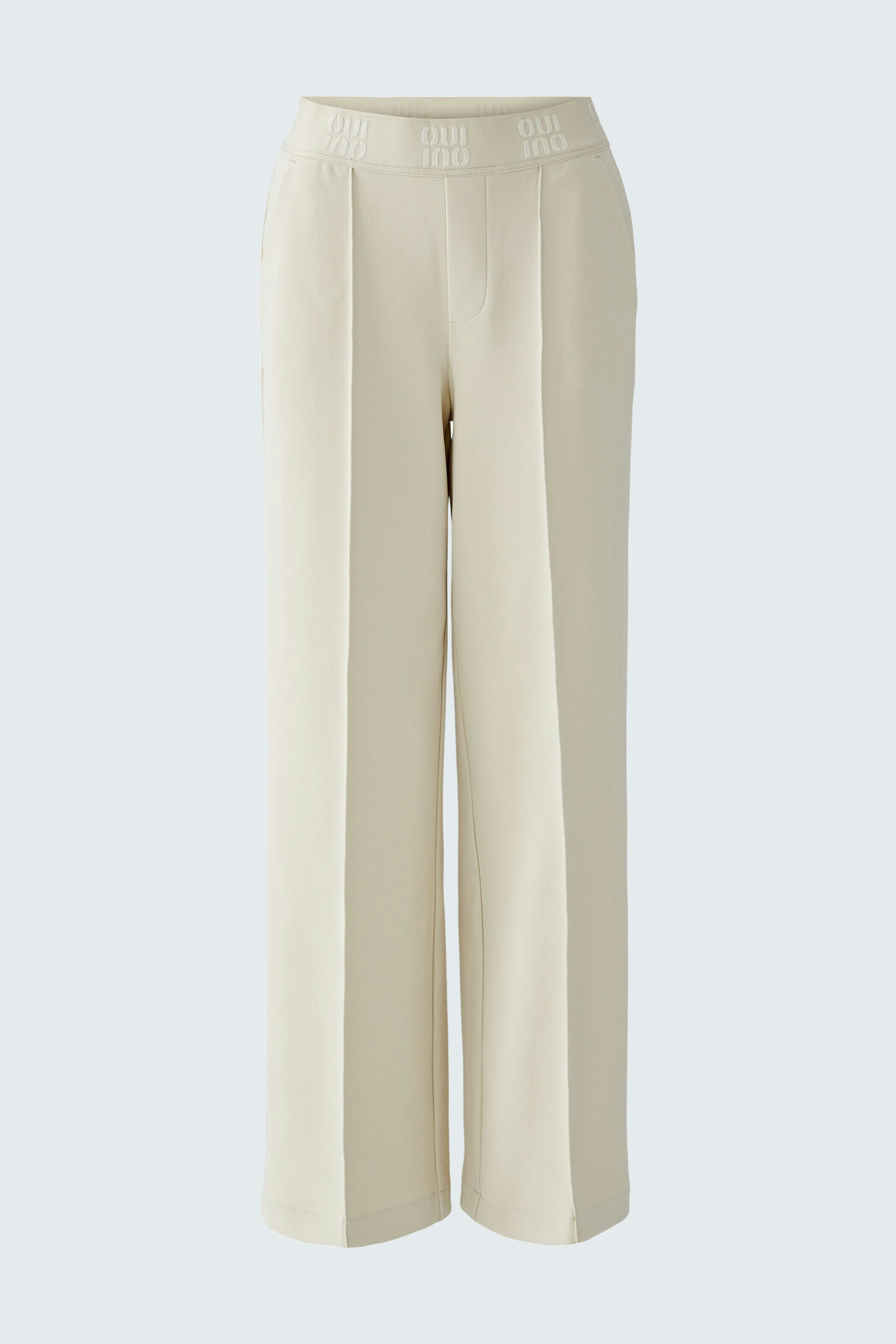 Casual women's culottes in light beige with a comfortable waistband and wide legs.
