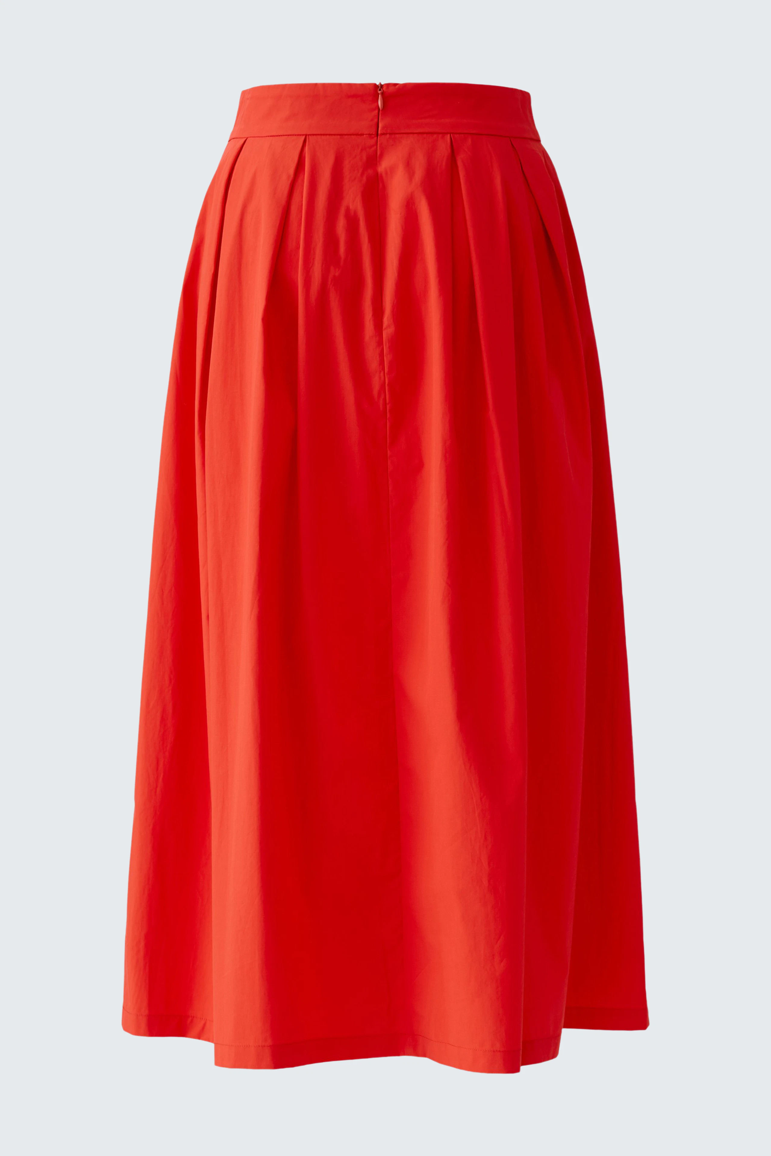 Roter Damenrock: Langer, weit geschnittener Rock mit Falten und elastischem Bund für einen lässigen Look.