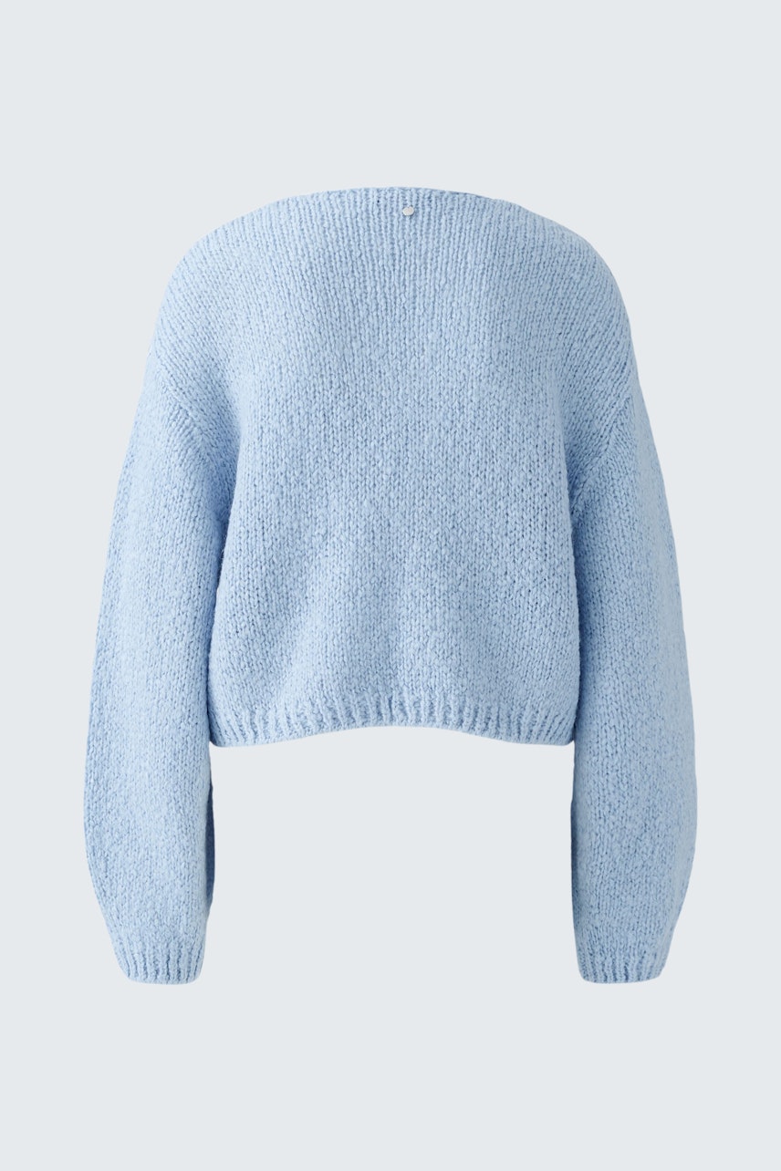 Cozy women's pullover in soft blue, featuring a relaxed fit and long sleeves.