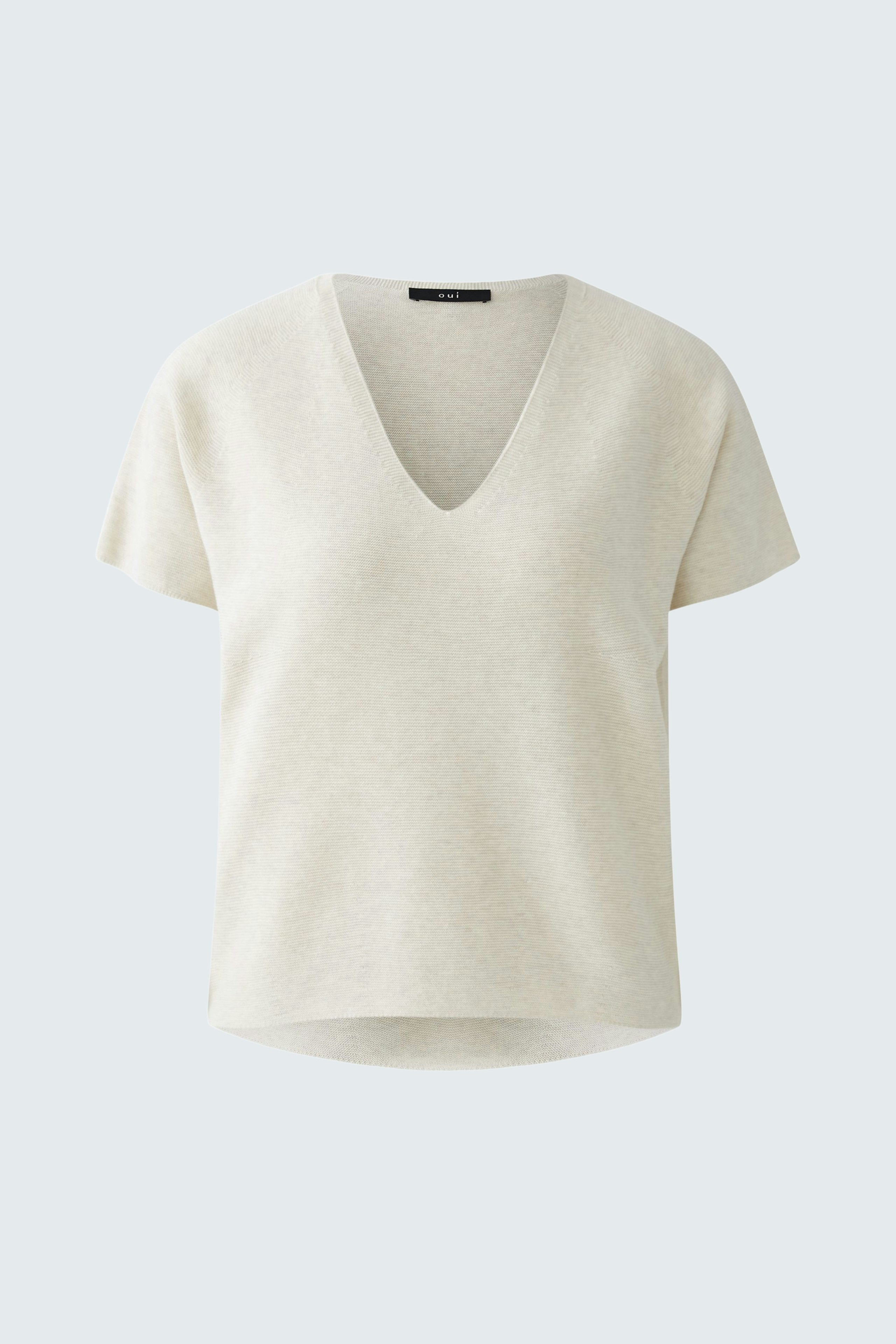 Casual women's pullover: Light beige V-neck top with short sleeves, perfect for everyday wear.