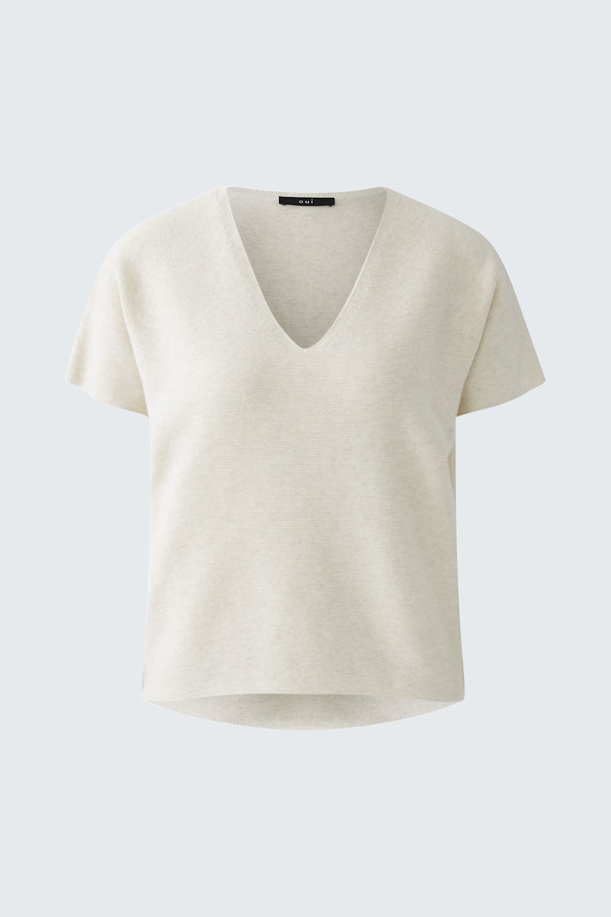 Casual women's pullover: Light beige V-neck top with short sleeves, perfect for everyday wear.