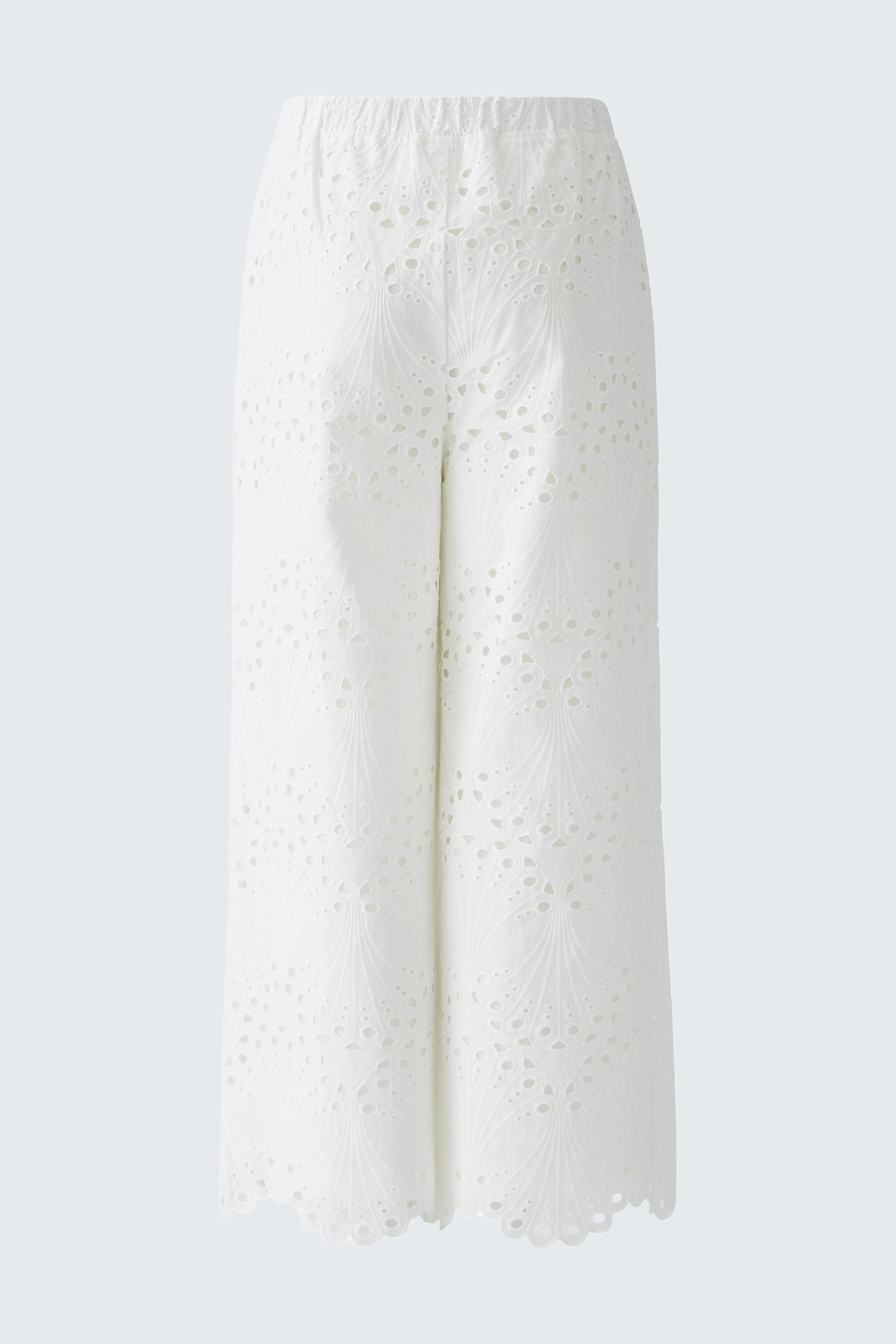 Helle Damen-Hose: Weite, weiße Hose mit Lochmuster und elastischem Bund für einen lässigen Look.