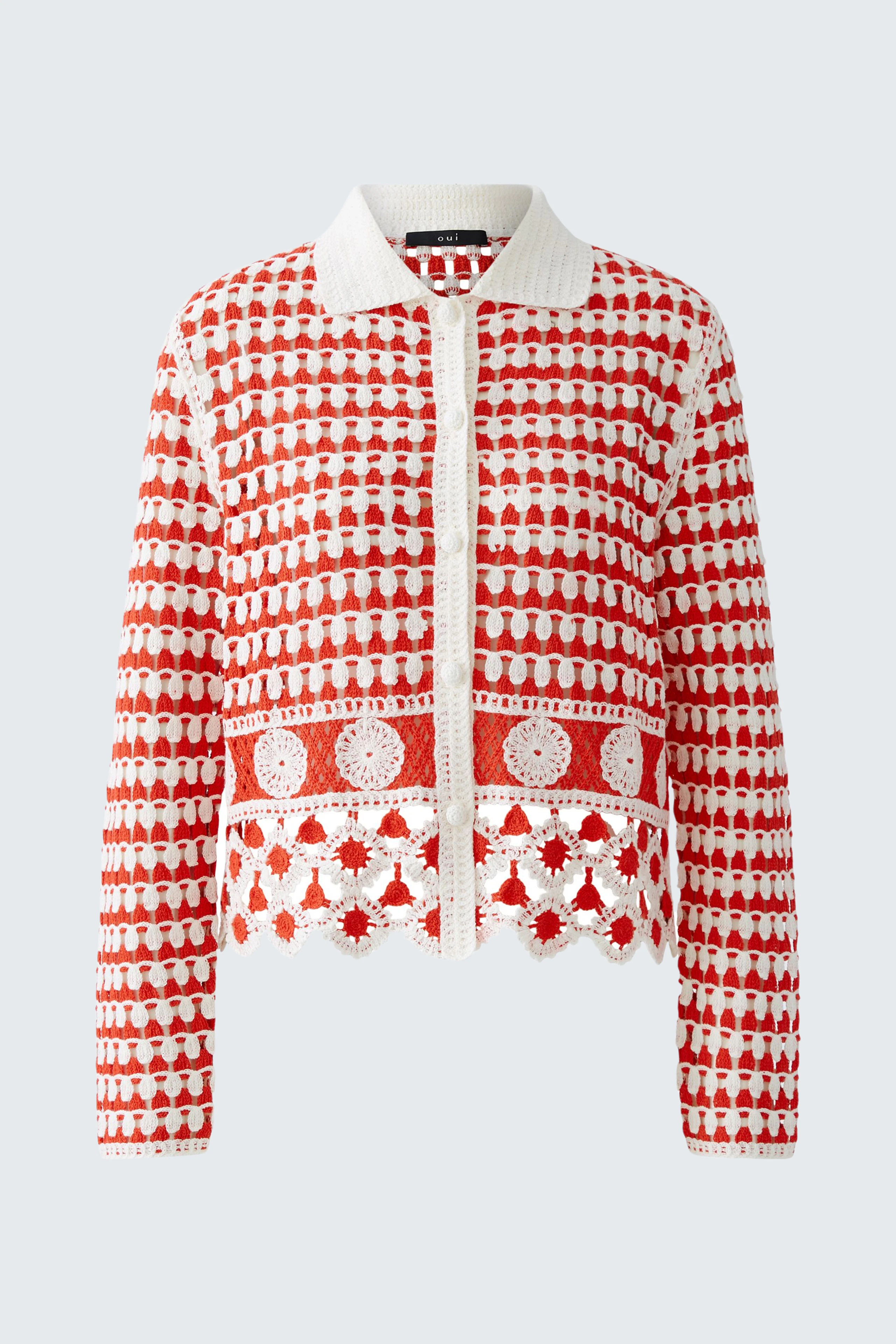 Bunte Damen-Strickjacke mit auffälligem Muster und Kragen, ideal für lässige Outfits.