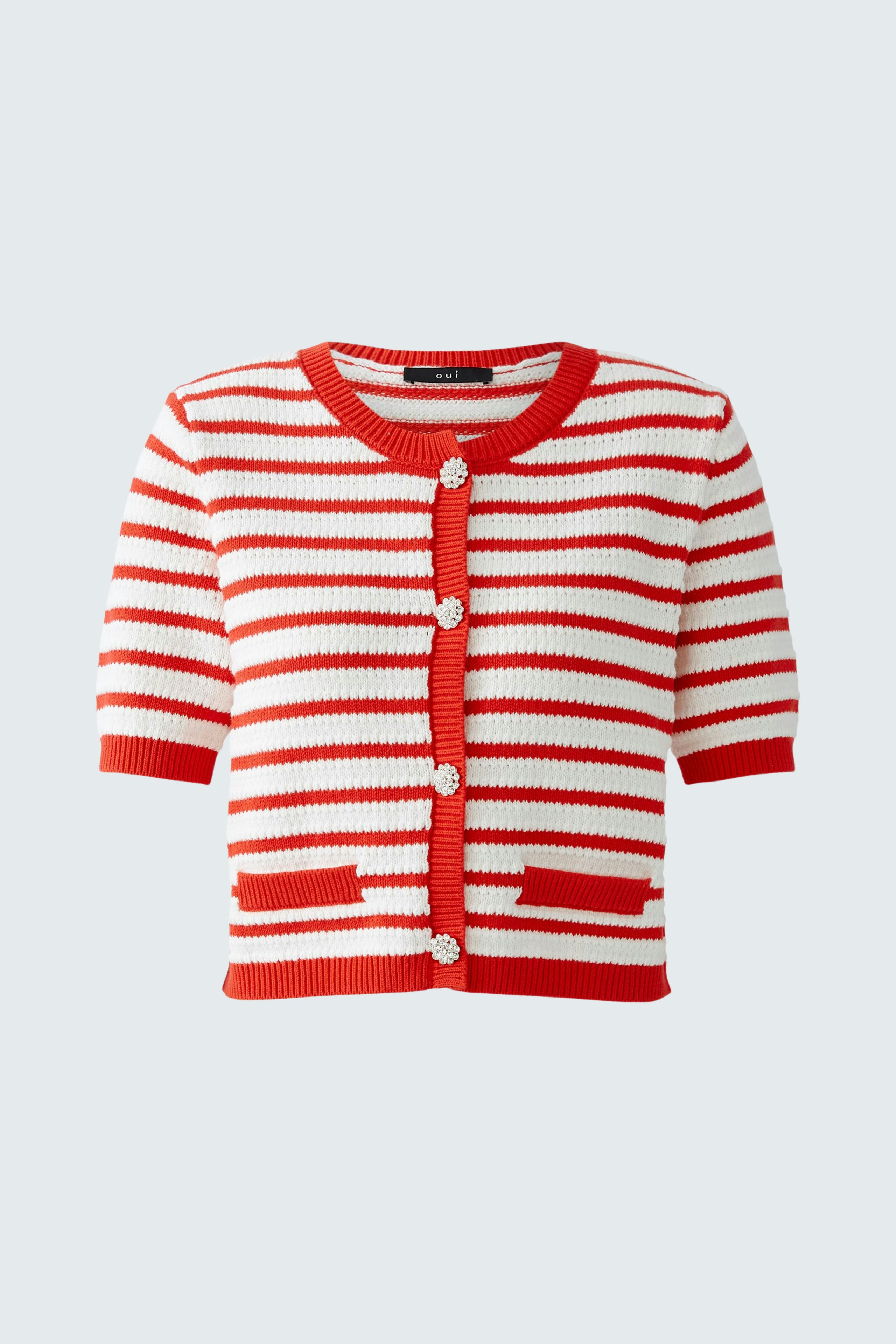 Gestreifte Damen-Strickjacke in Rot und Weiß mit kurzen Ärmeln und Knöpfen.