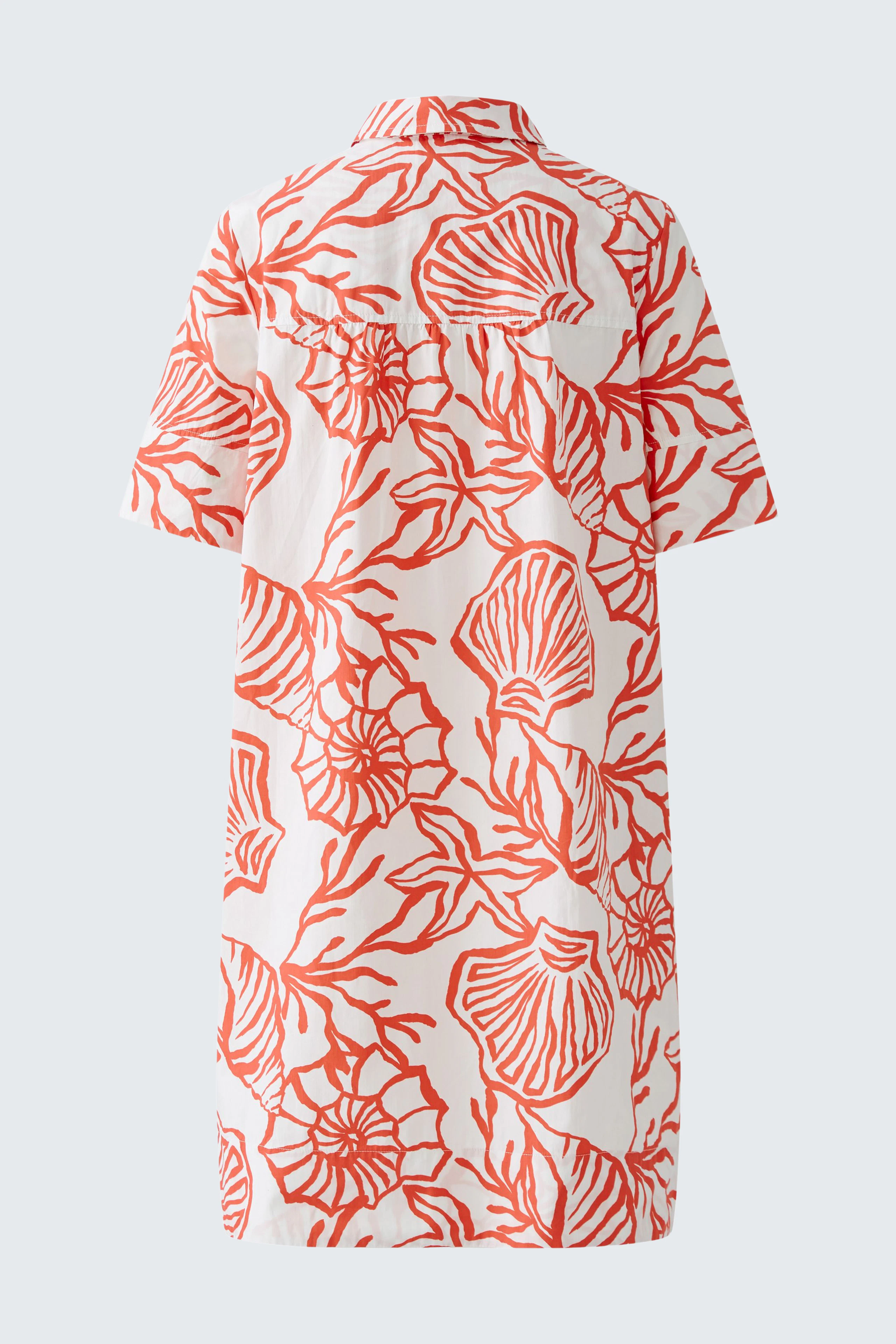 Hemdblusenkleid: Damen-Kleid mit floralem Muster in Rot und Weiß, lässiger Schnitt und kurzer Ärmel.