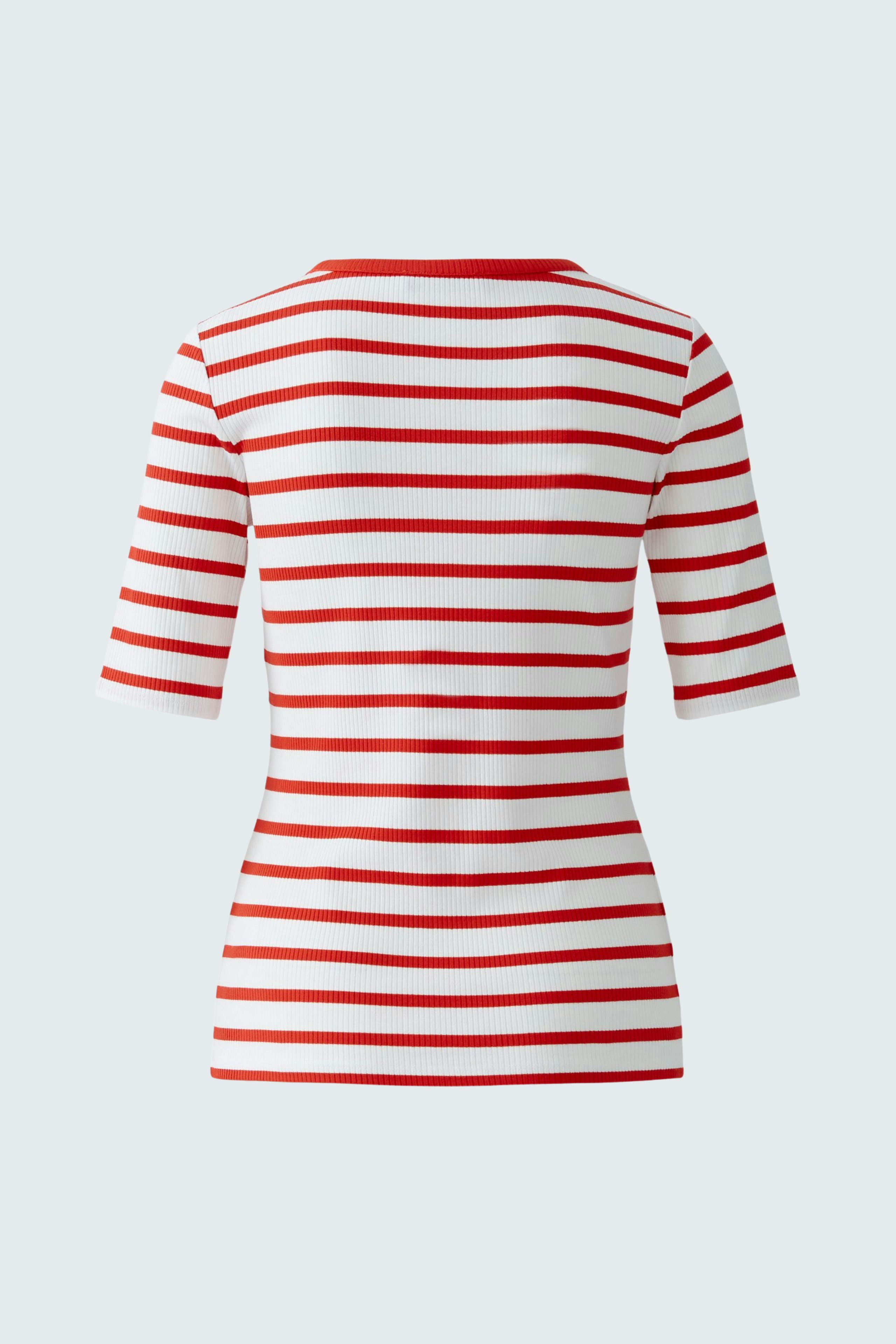 Casual women's T-shirt: Red and white striped design with short sleeves, perfect for everyday wear.