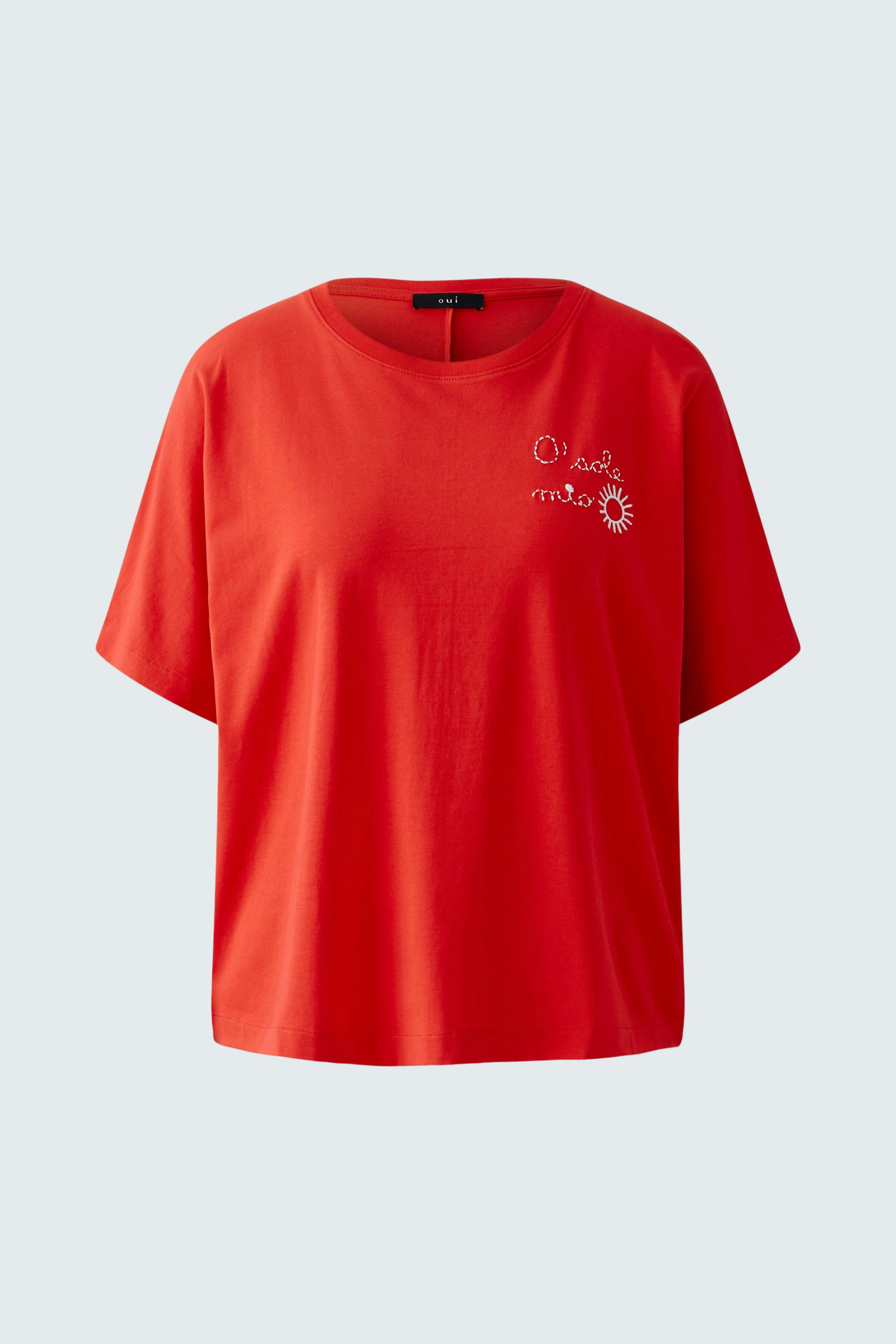 Casual women's t-shirt: Bright red top with a relaxed fit and playful graphic design.
