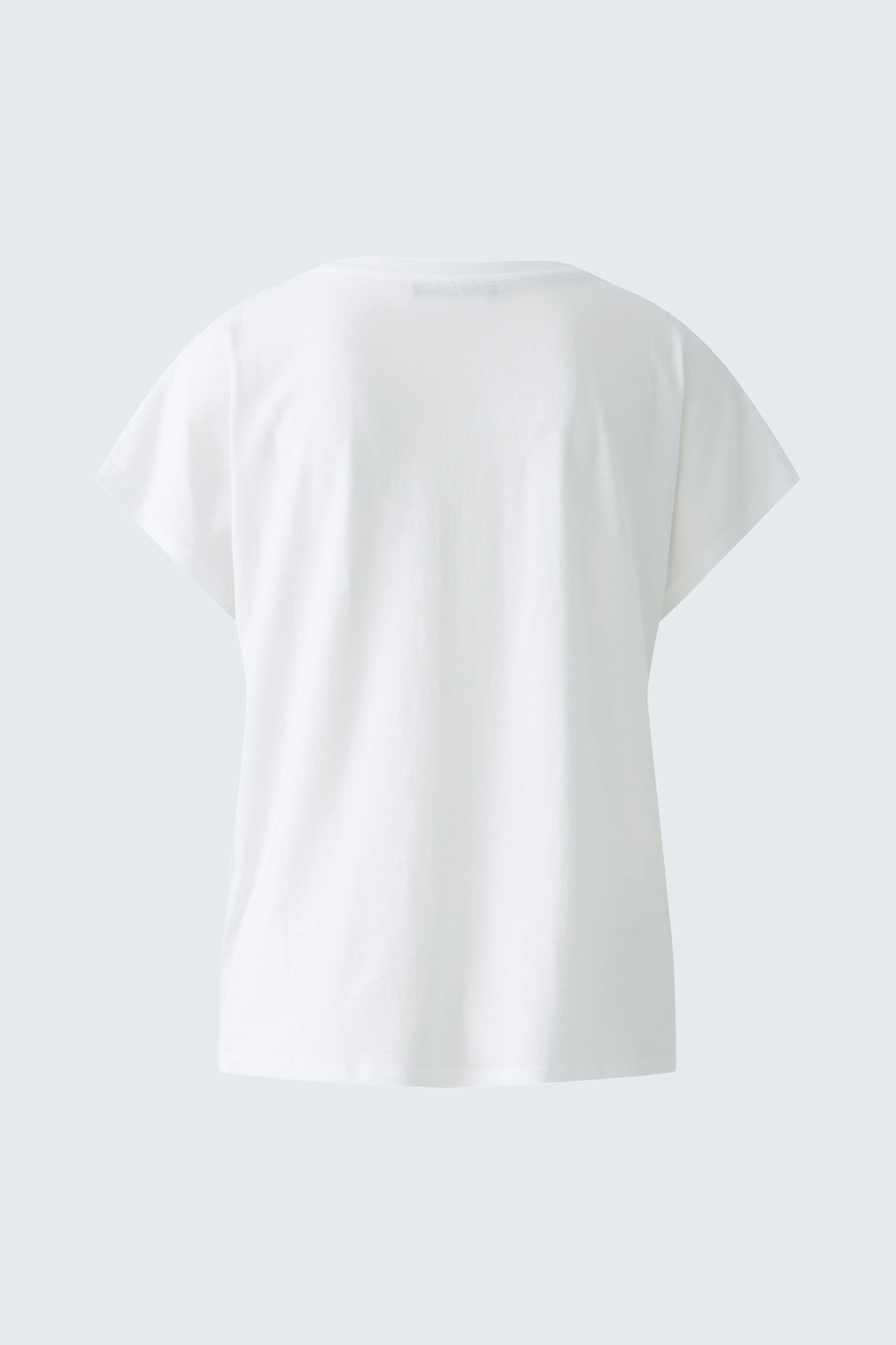 Casual women's top: Back view of a white, short-sleeved pullover with a relaxed fit.