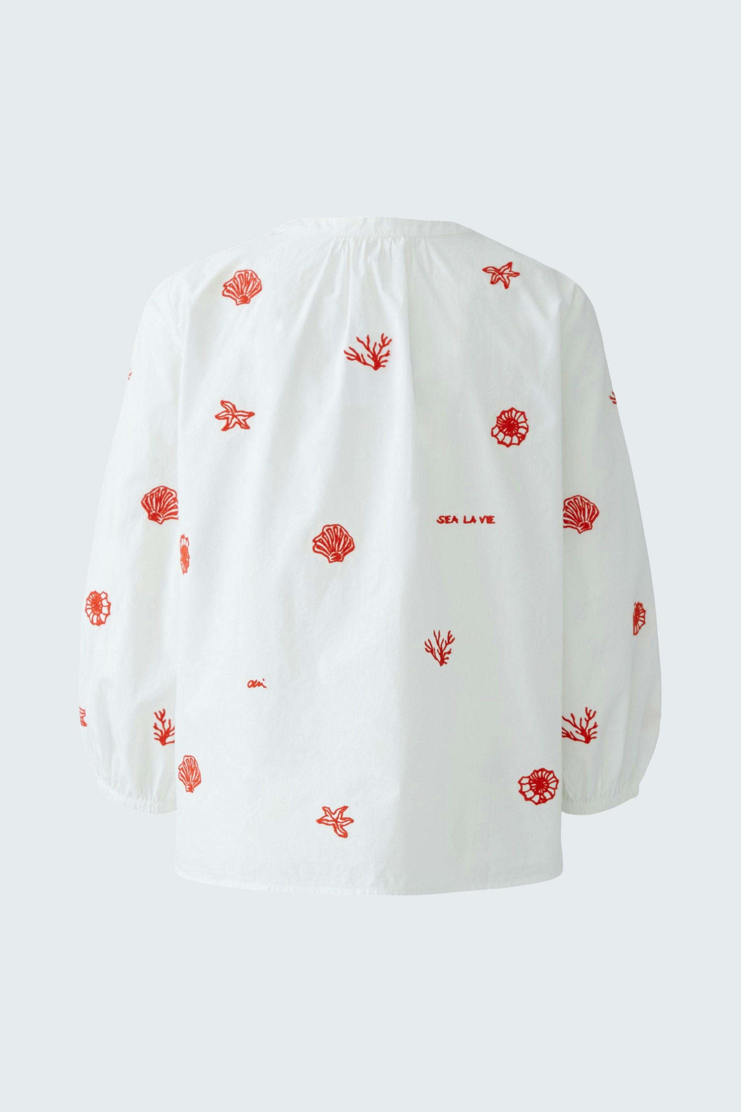 Helle Damen-Bluse mit buntem Blumenmuster und lockerer Passform, ideal für den Alltag.