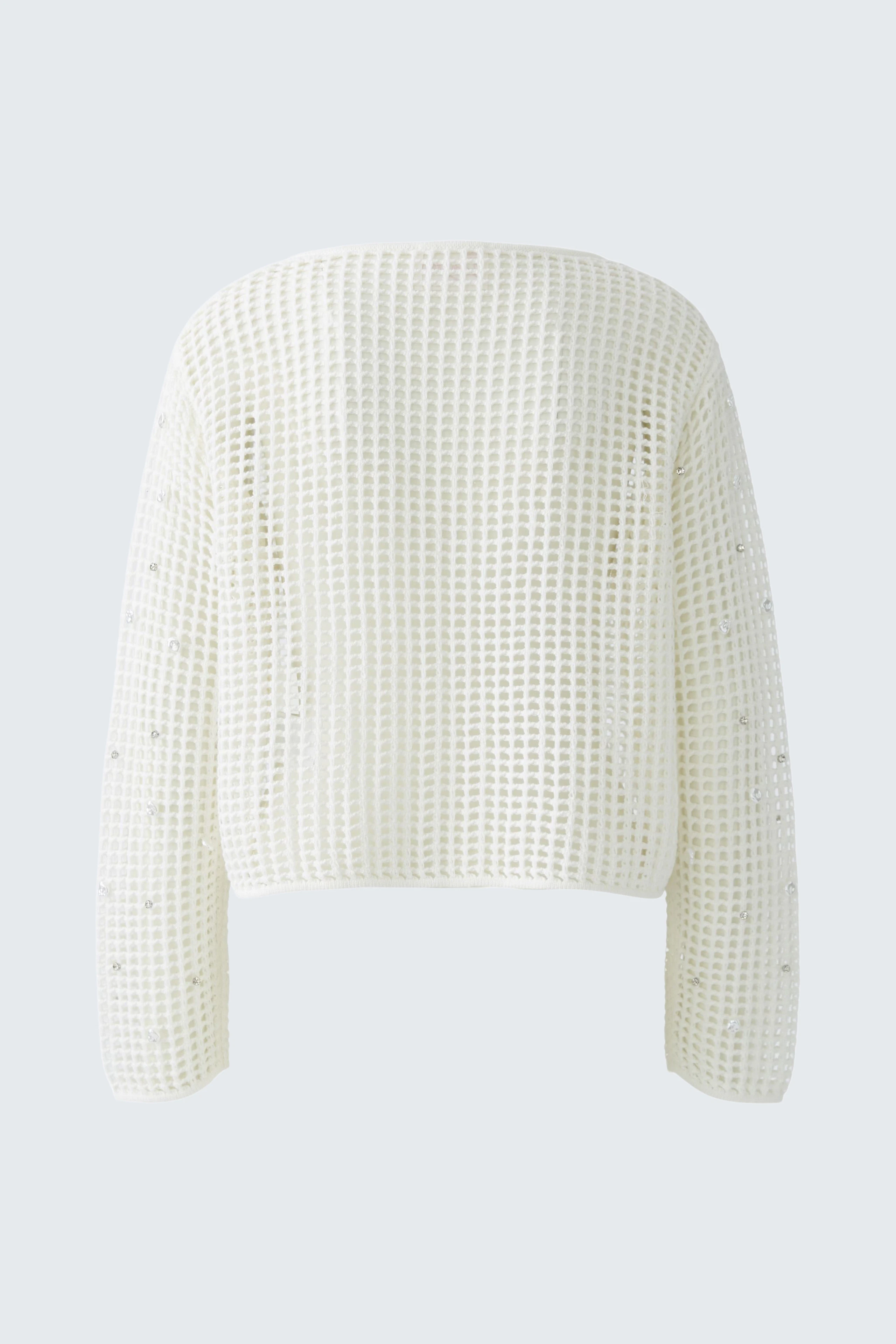 Casual women's pullover: White knitted pullover with a relaxed fit and open weave design.