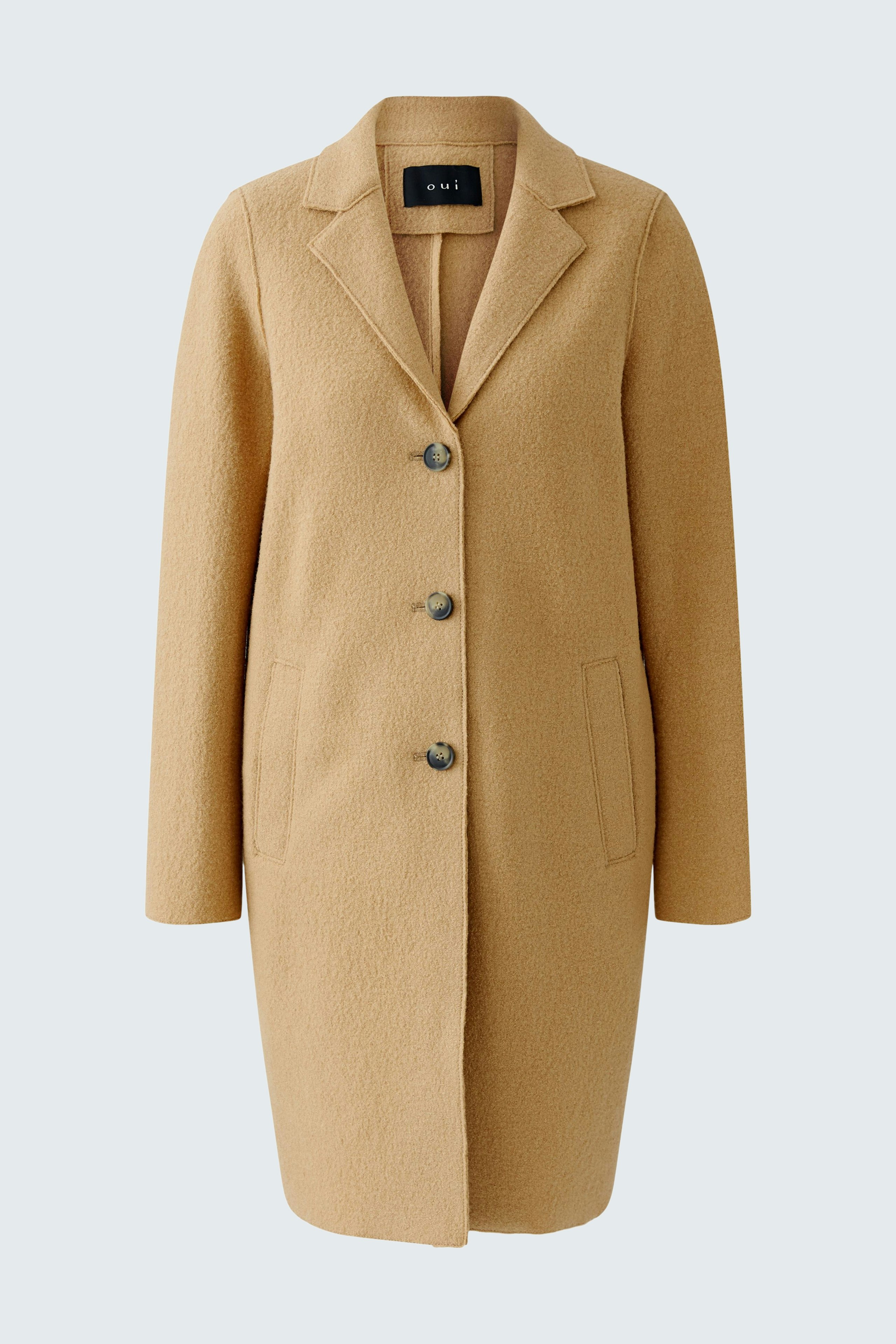 Casual women's wool coat in warm beige with a tailored fit and button closure.