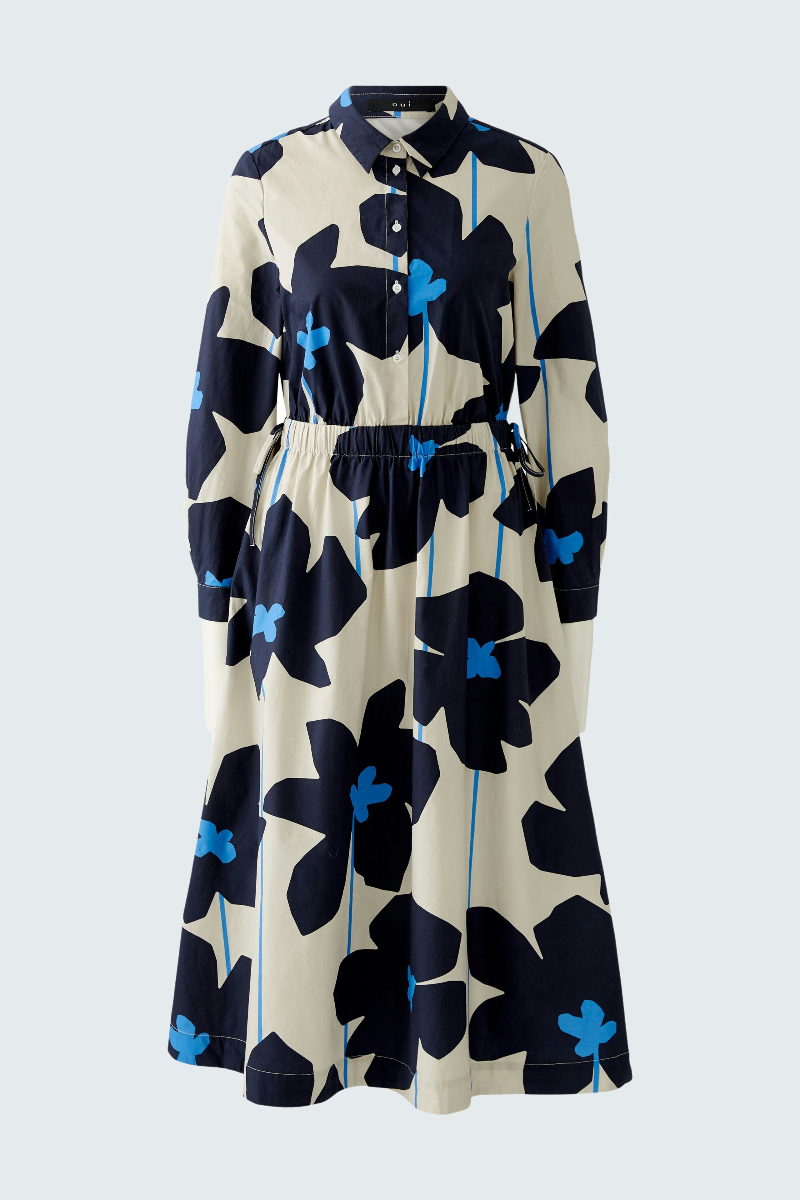 Elegantes Midikleid mit floralem Muster in Blau und Beige, tailliert und mit Knopfleiste.