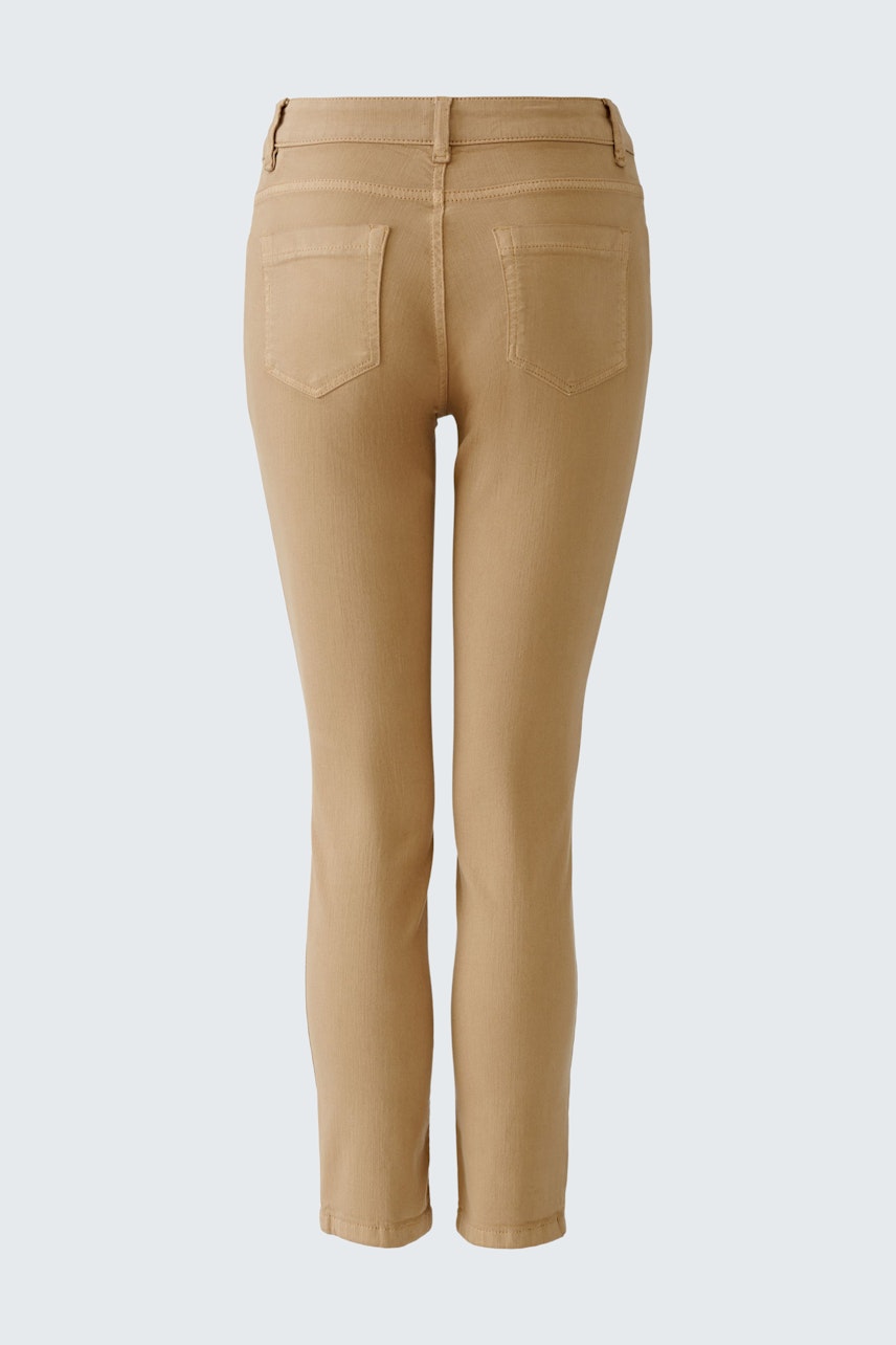Bequeme Jeggings für Damen in Beige mit schmalem Schnitt und praktischen Taschen.