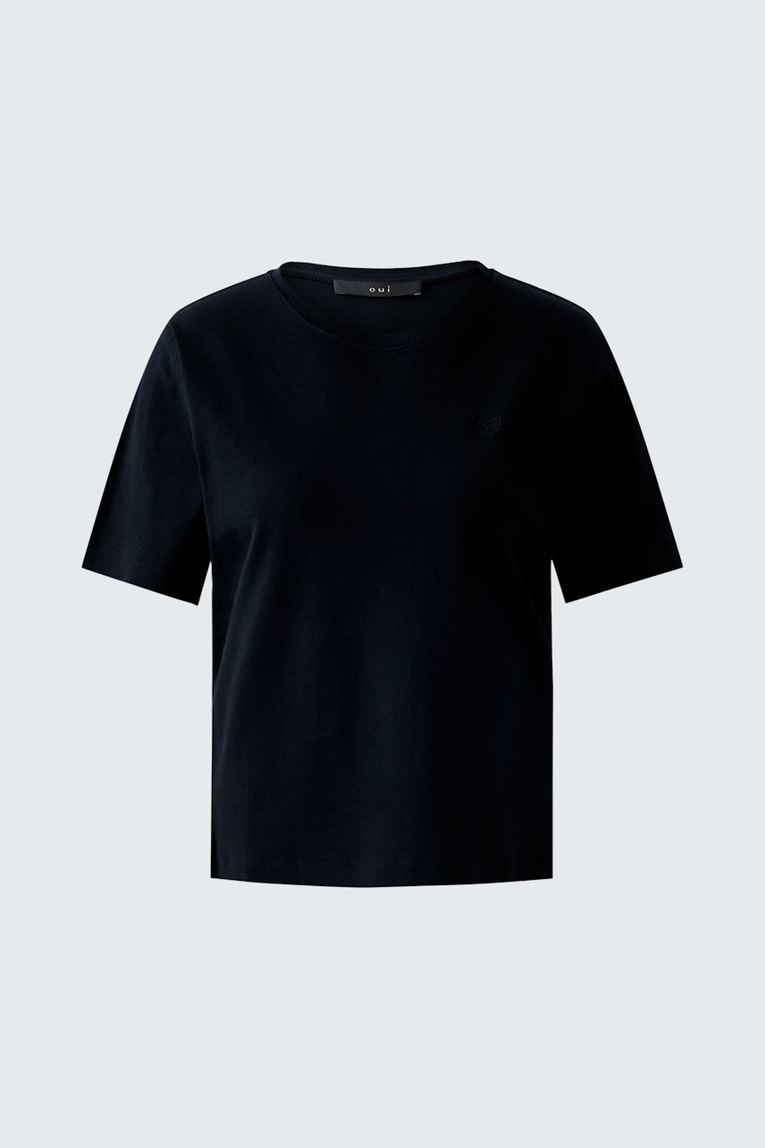 Stylish women's T-shirt in black, featuring a classic cut and soft fabric for everyday comfort.