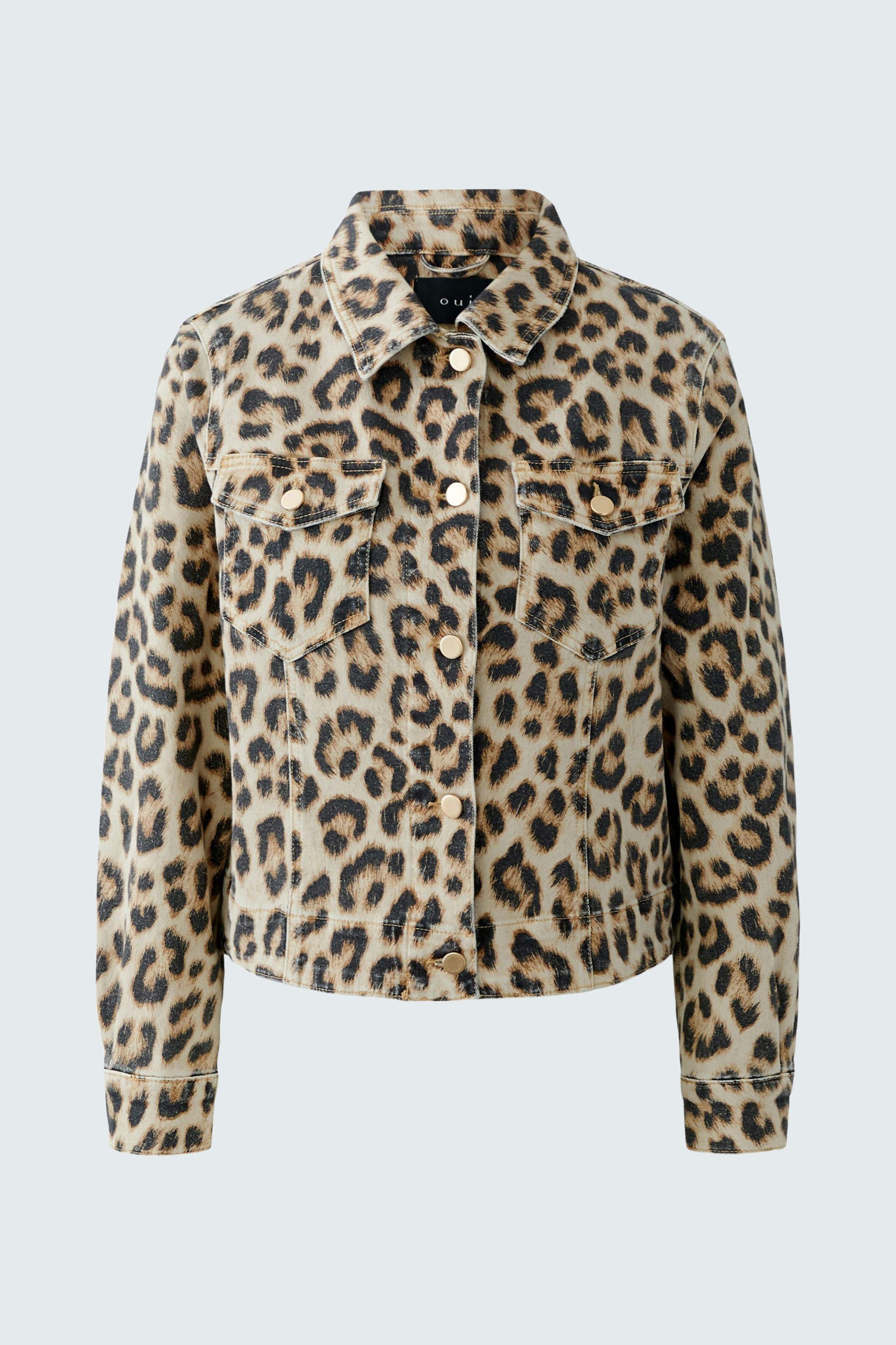 Stylish women's denim jacket in a trendy leopard print, perfect for casual outfits.