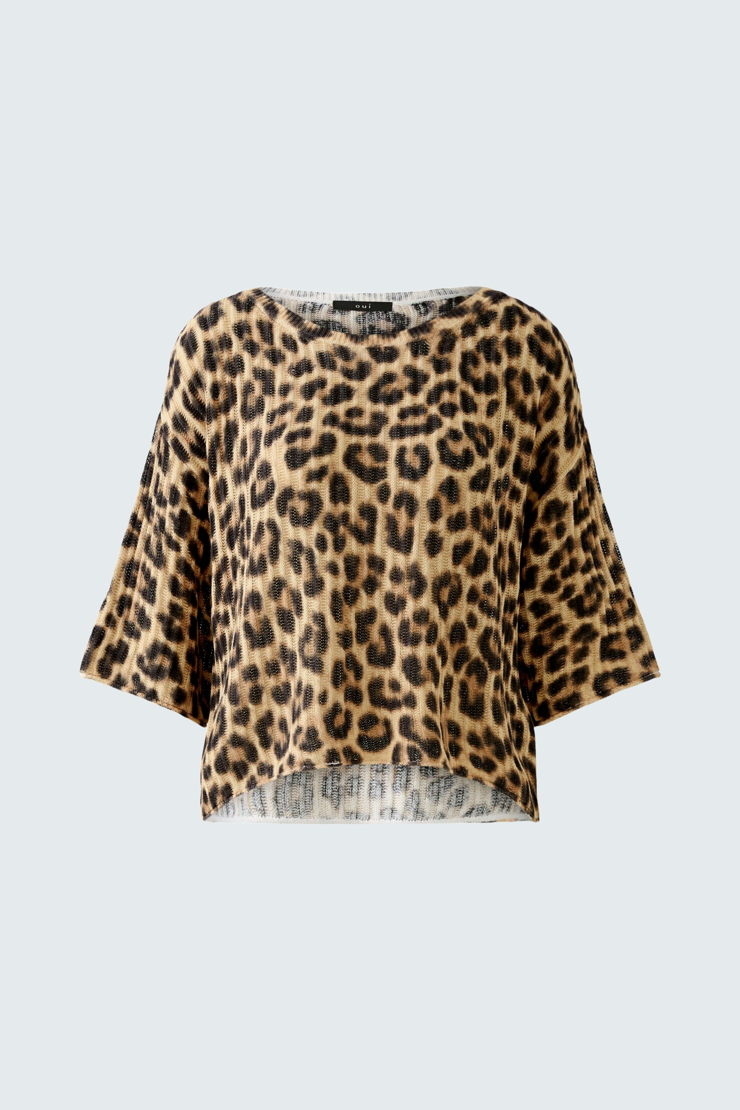 Stylish women's pullover in a trendy leopard print, perfect for casual outfits.