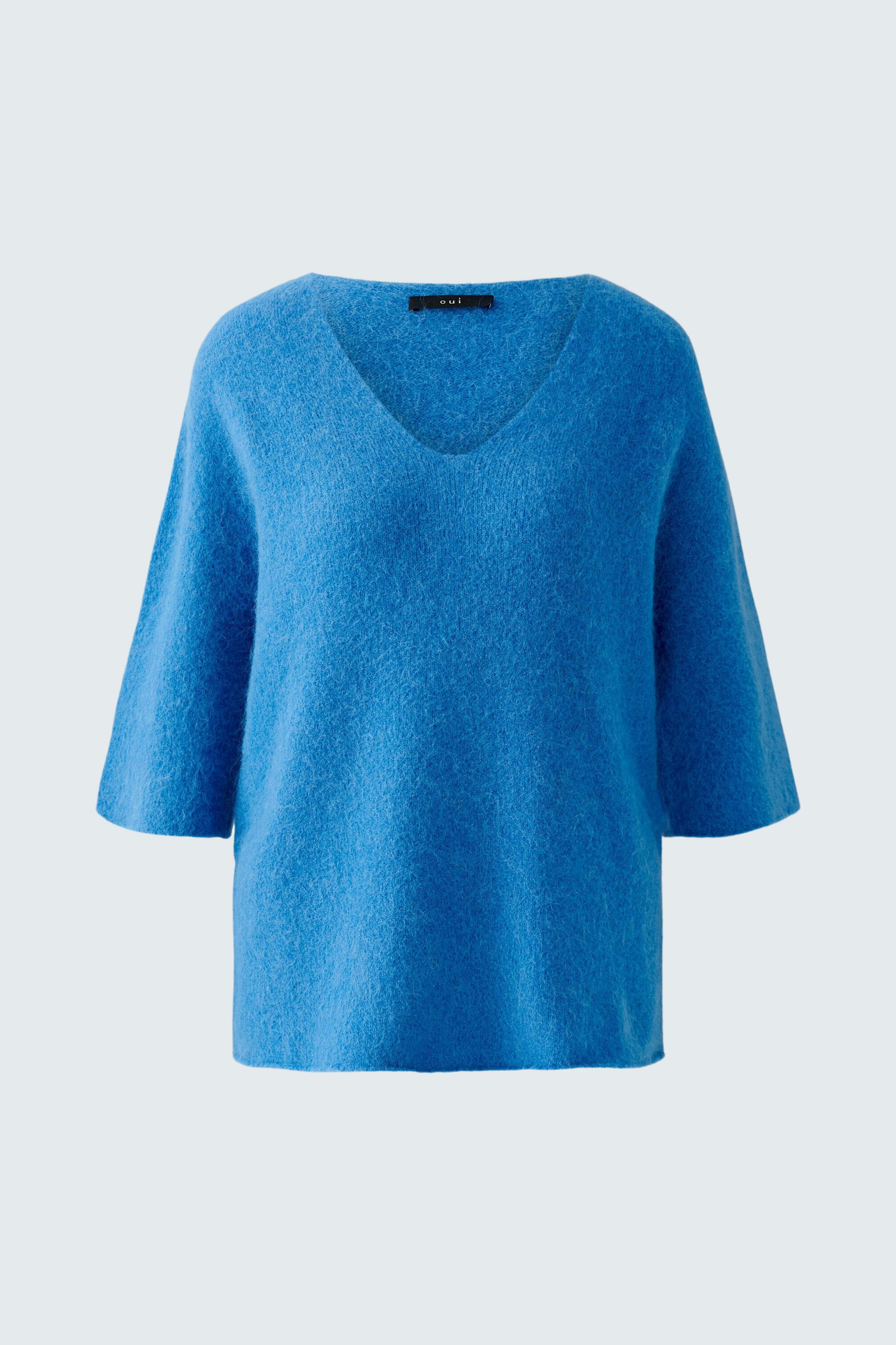 Stylish women's pullover: Soft blue V-neck pullover with wide sleeves, perfect for casual wear.