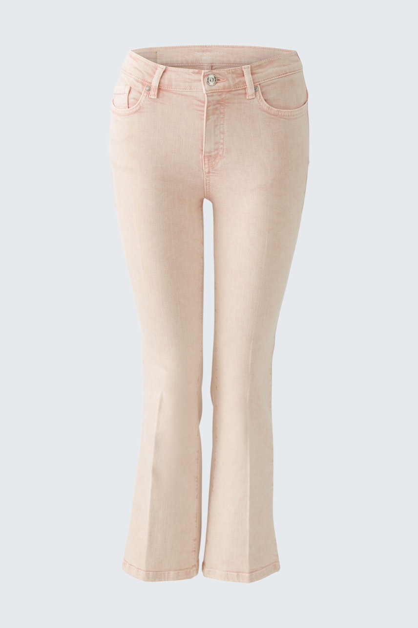 Moderne Damen-Hose: Rosa Jeans mit ausgestelltem Bein für einen lässigen Look.