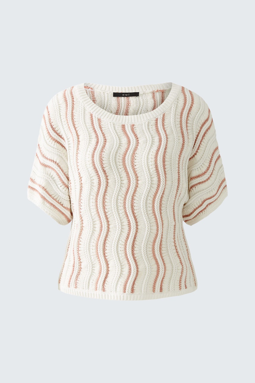 Hochwertiger Damen-Pullover in Creme mit wellenförmigem Muster und kurzen Ärmeln.