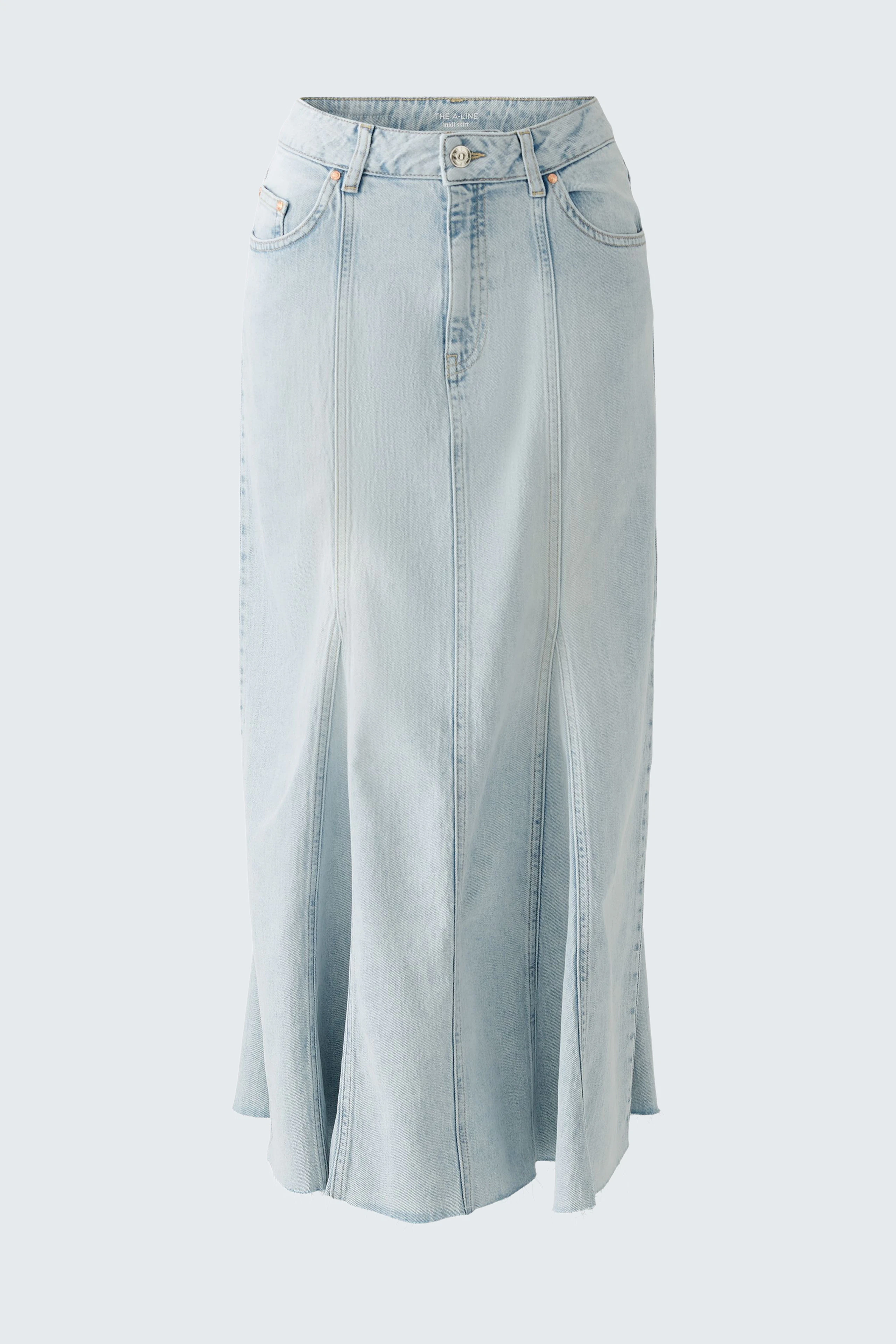 Eleganter Jeansrock für Damen in hellem Denim, mit seitlichen Schlitzen für Bewegungsfreiheit.