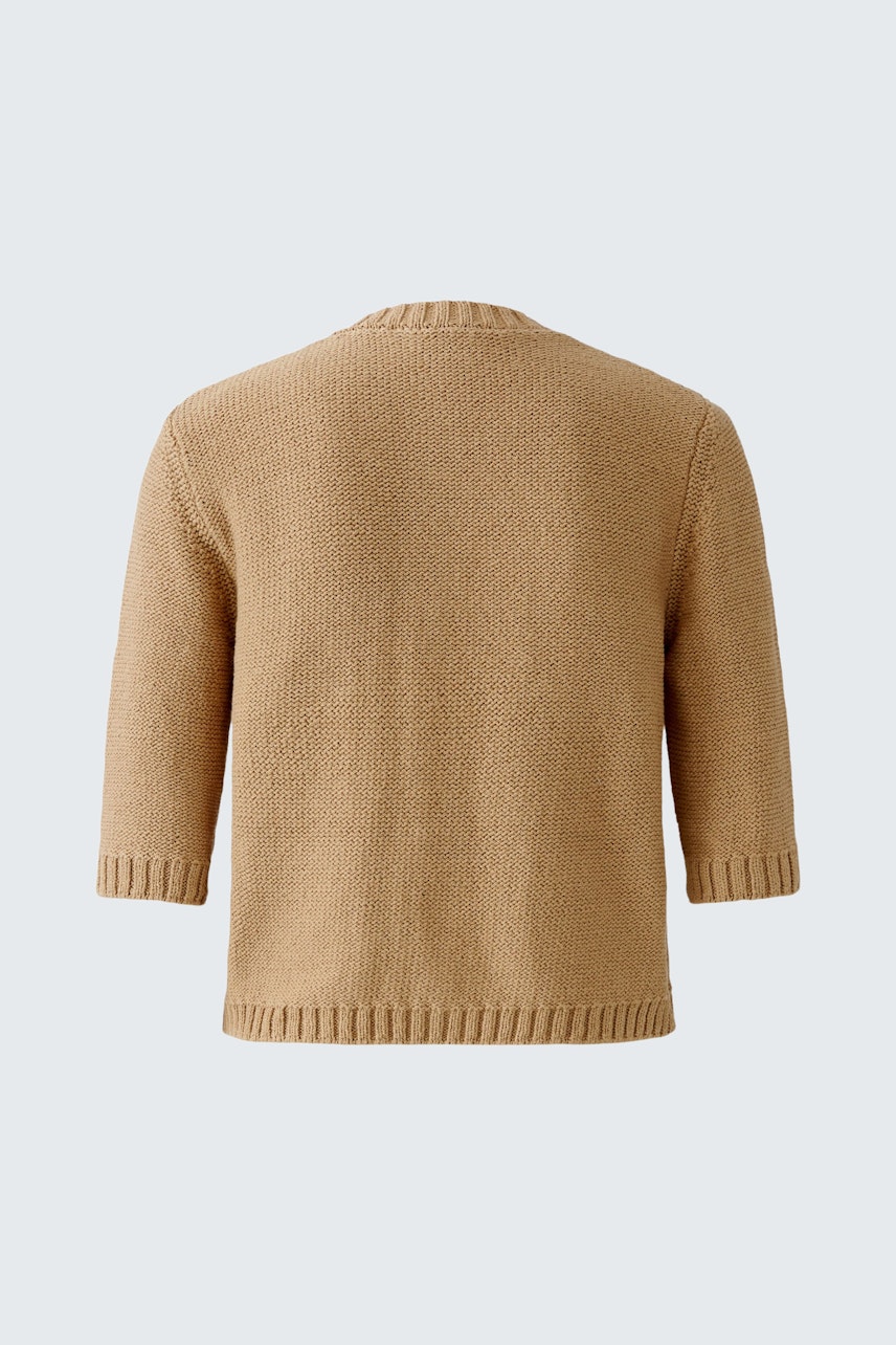 Bequeme Damen-Strickjacke in warmem Beige, ideal für lässige Outfits.