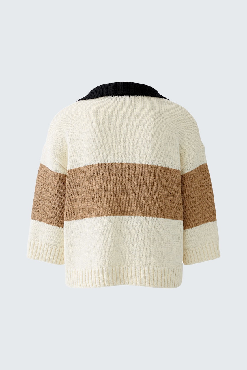 Bequemer Damen-Pullover: Rückansicht eines lässigen, gestreiften Pullovers in Creme und Braun.