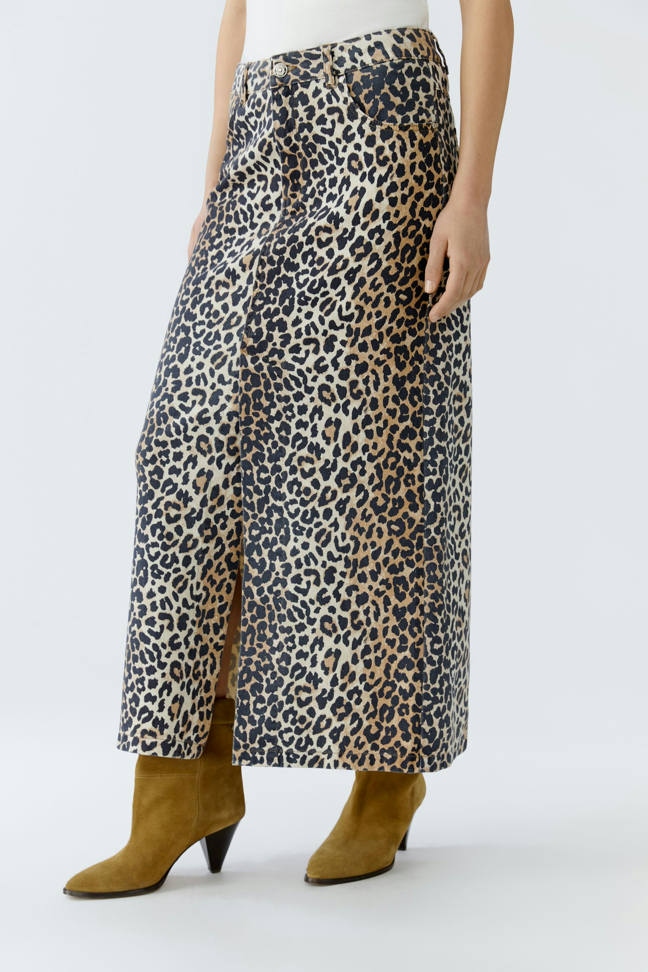 Stylish women's denim skirt with a leopard print, featuring a front slit and a relaxed fit.