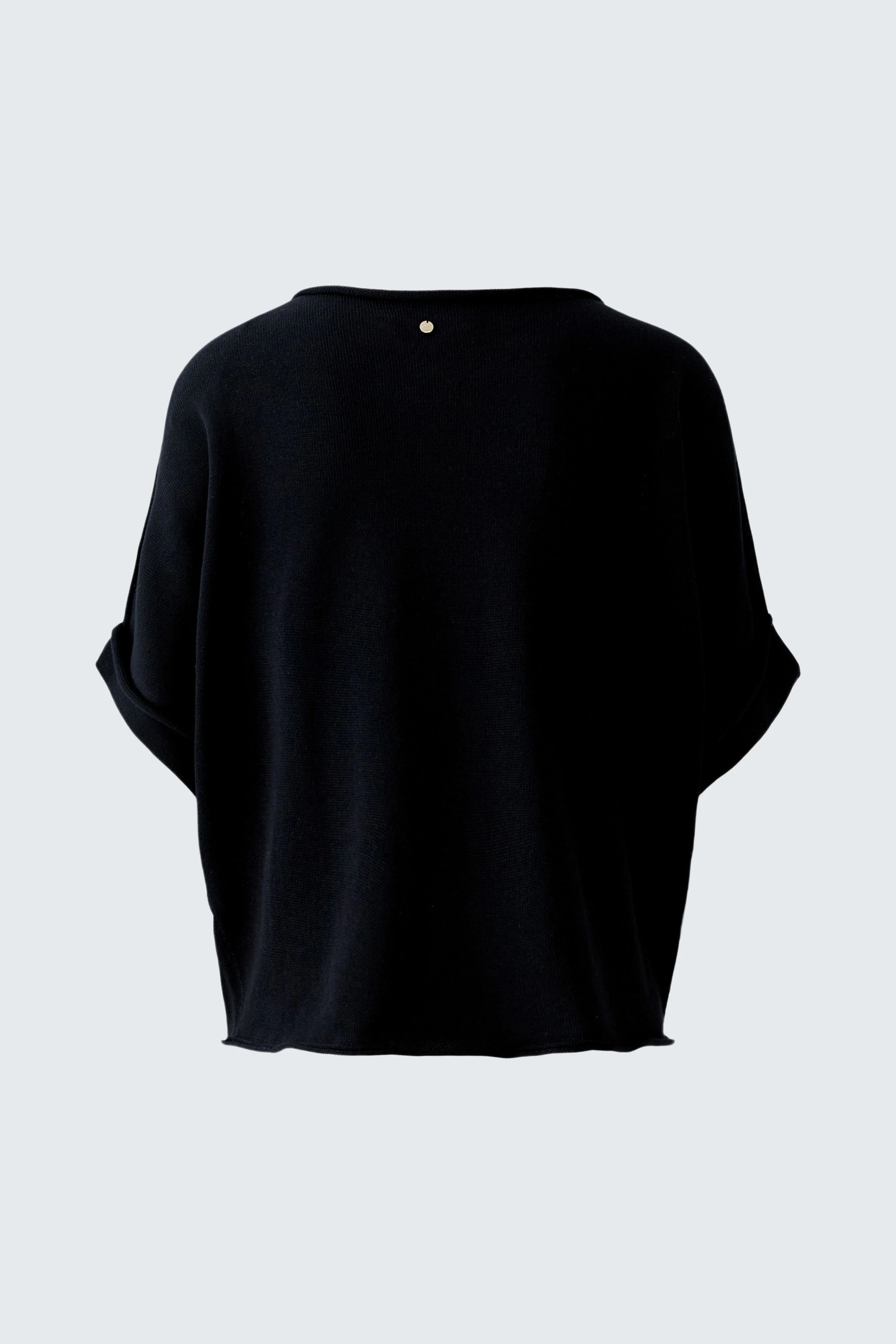 Casual women's pullover: Black oversized pullover with a relaxed fit and unique back detail.