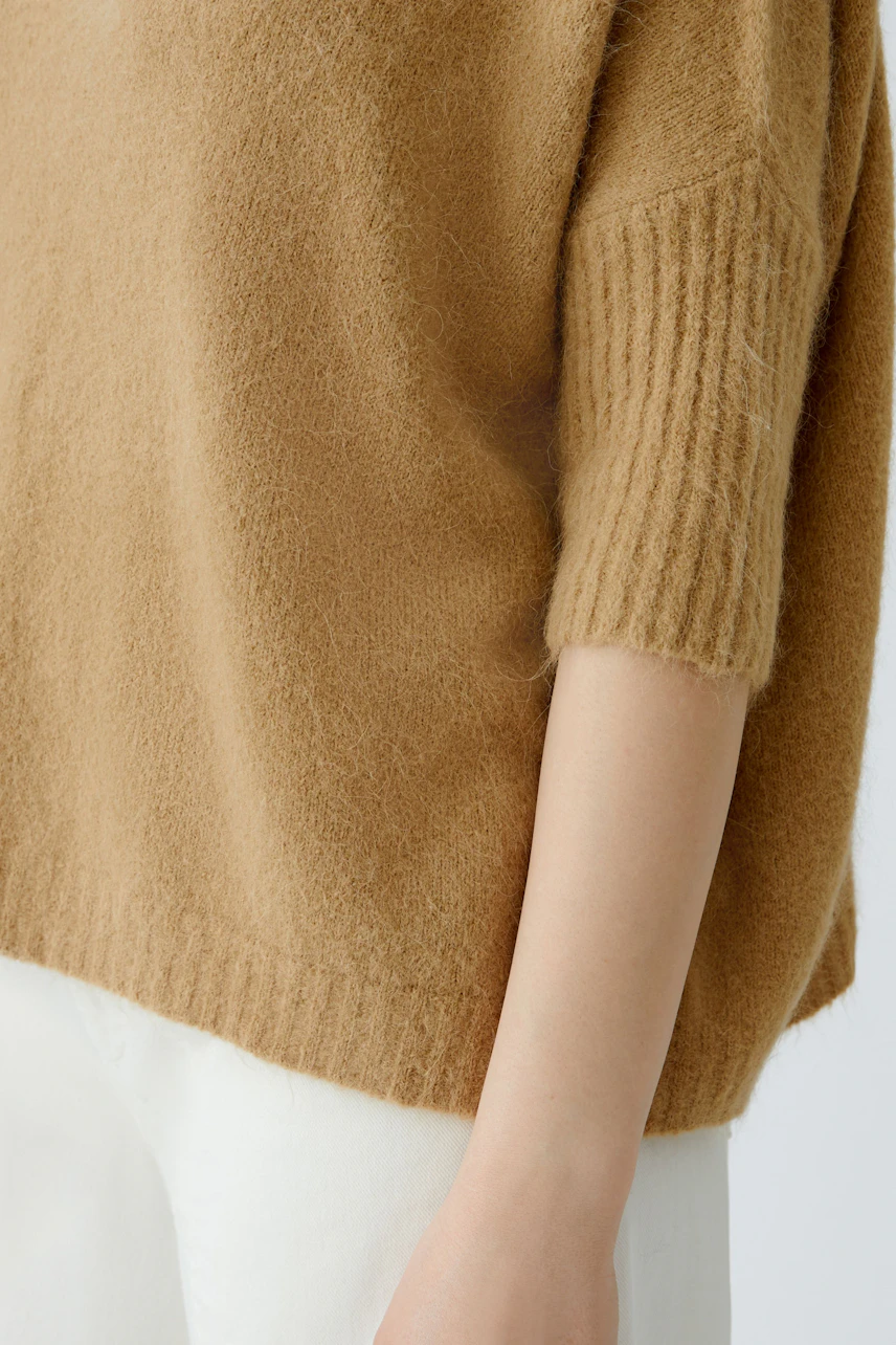 Beiger Damen-Pullover mit kurzen Ärmeln, lässig und weich, ideal für den Alltag.
