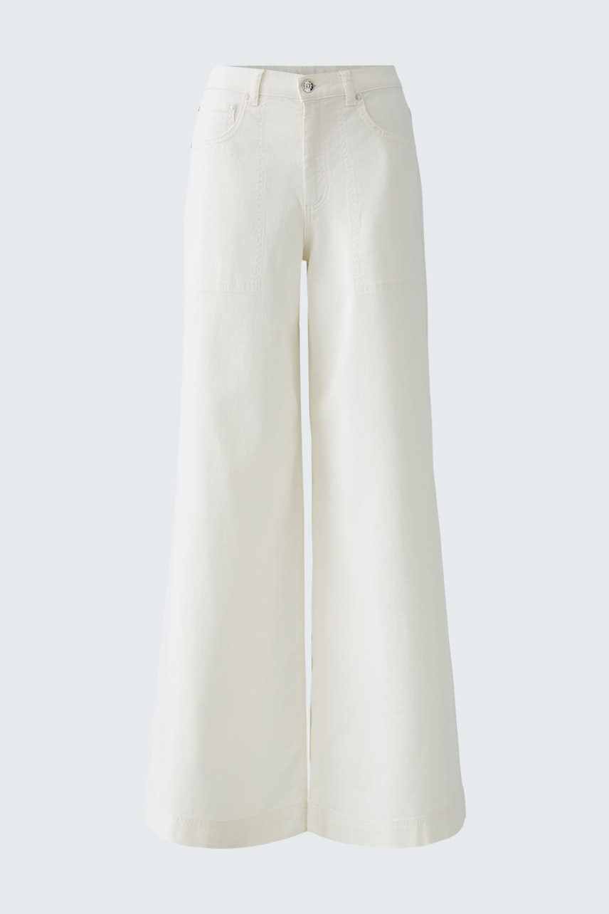 Flared jeans for women: Stylish wide-leg design in white, perfect for casual outfits.