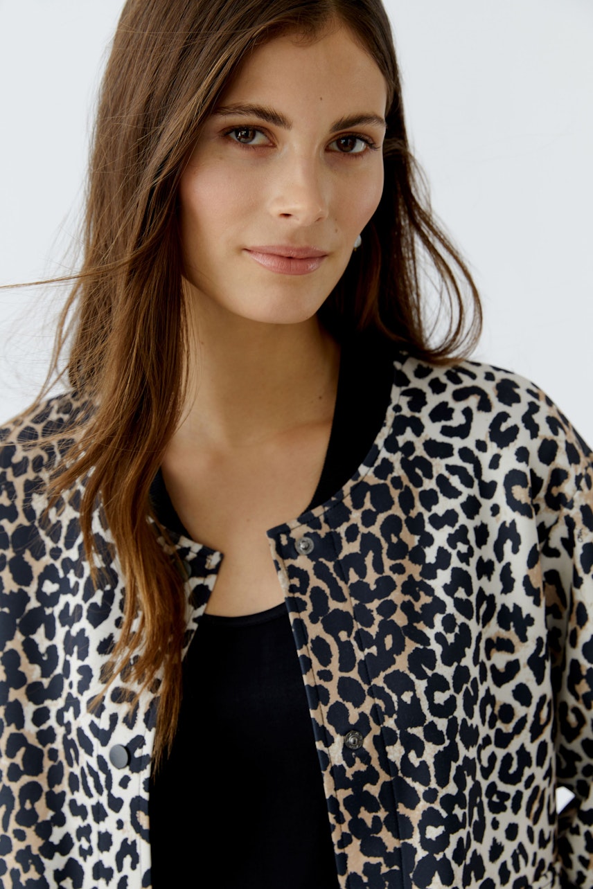 Casual women's blouson: Young woman in a leopard print bomber jacket, exuding a relaxed vibe.