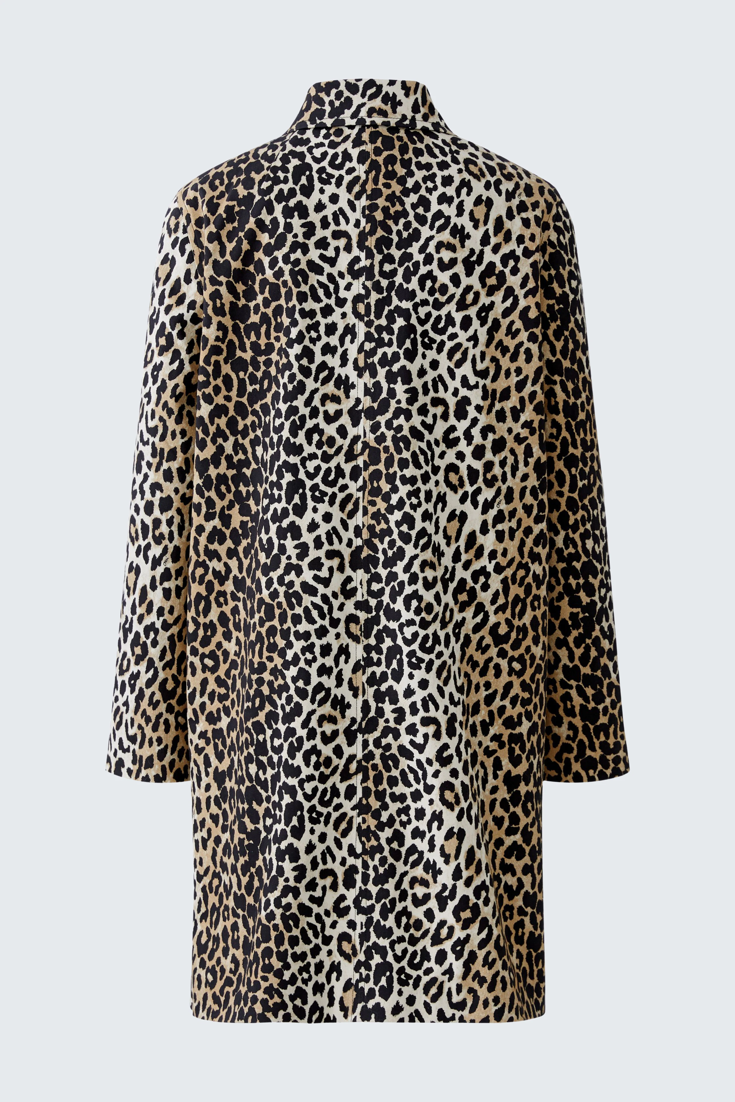 Stylish women's coat: Back view of a leopard print coat with a modern design.