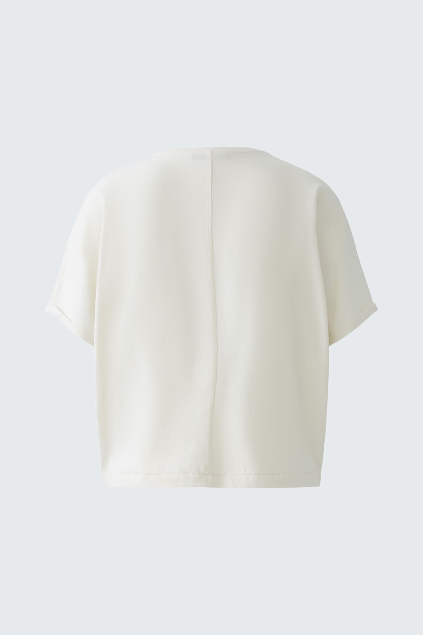 Bequeme Damen-T-Shirt: Weiße, lässige Bluse mit kurzen Ärmeln und lockerer Passform.