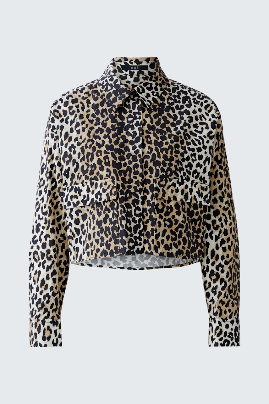 Stylish women's blouse: A cropped blouse with a leopard print design, featuring a collar and button closure.