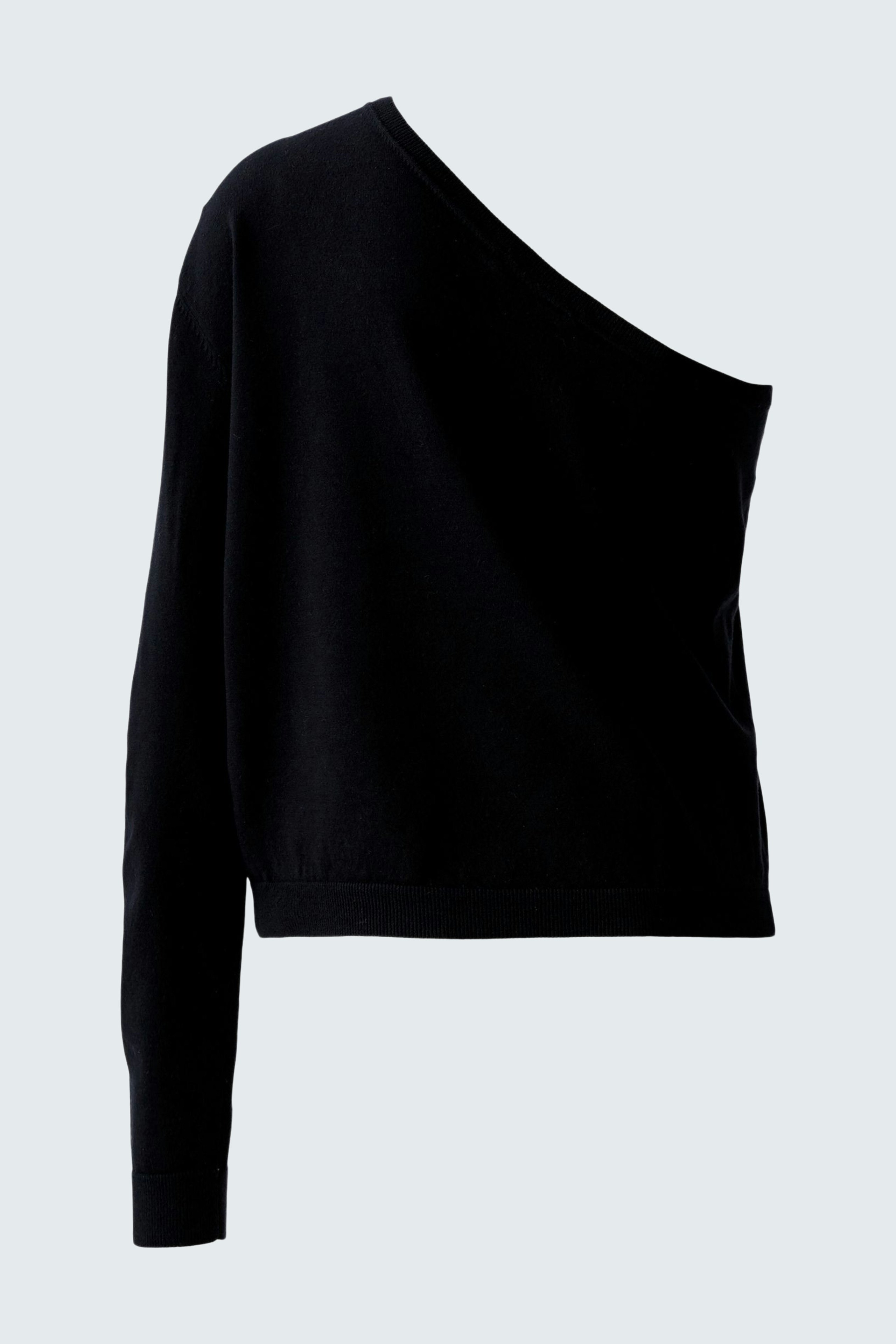 Schwarzer Damen-Pullover mit asymmetrischem Schnitt und einem langen Arm, lässig und modern.