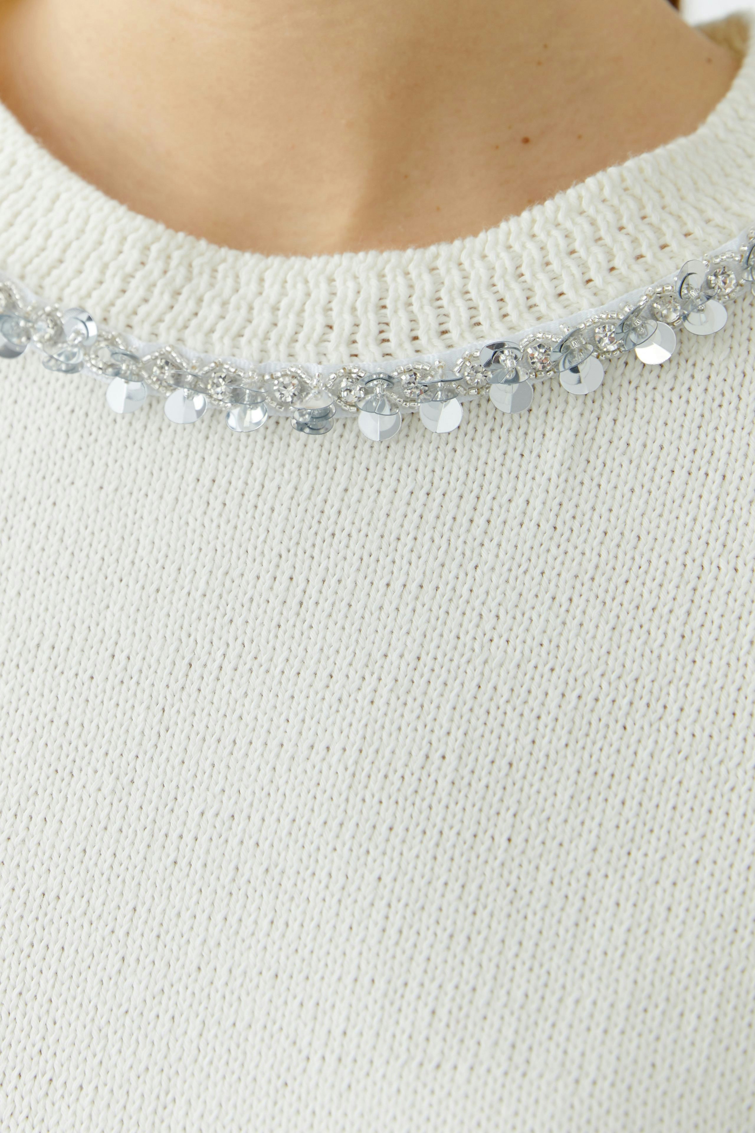 Damen-Pullover mit glitzerndem Kragen, lässig und modern, ideal für den Alltag.