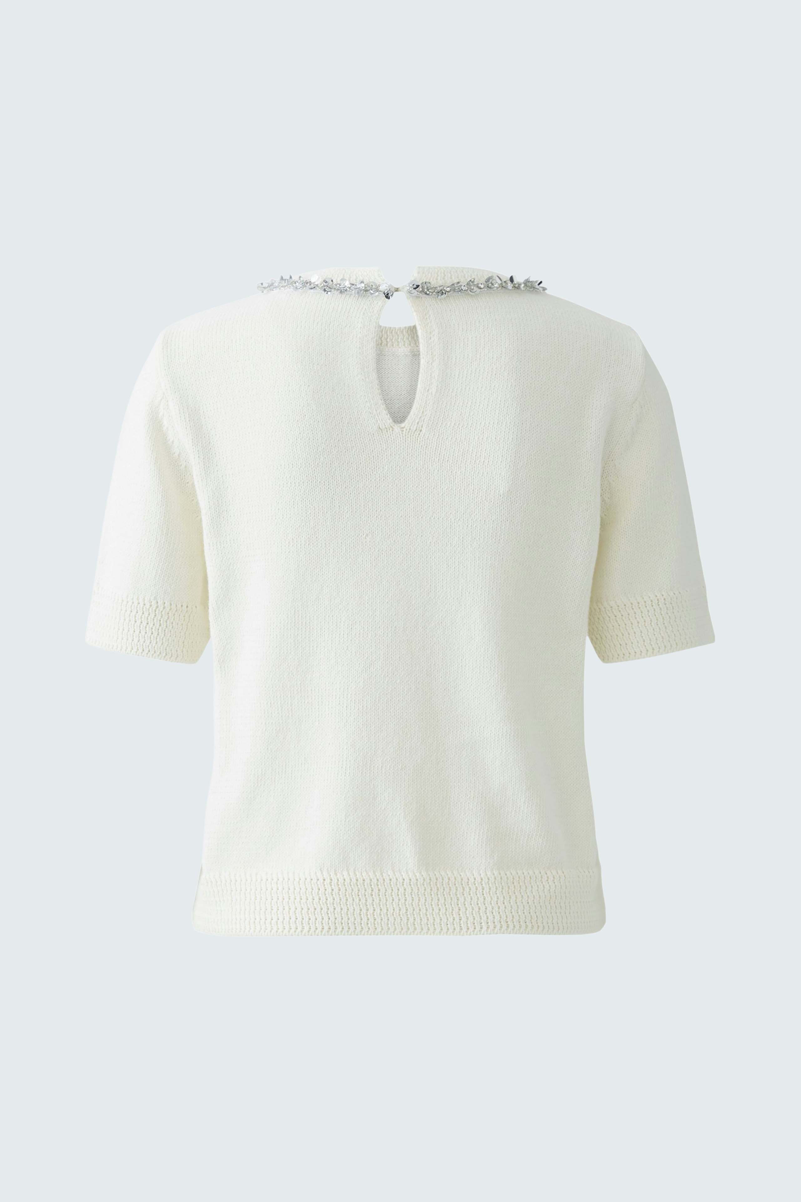 Heller Damen-Pullover mit kurzen Ärmeln und Rückenschlitz, ideal für lässige Outfits.