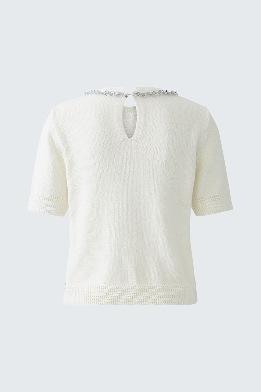 Heller Damen-Pullover mit kurzen Ärmeln und Rückenschlitz, ideal für lässige Outfits.