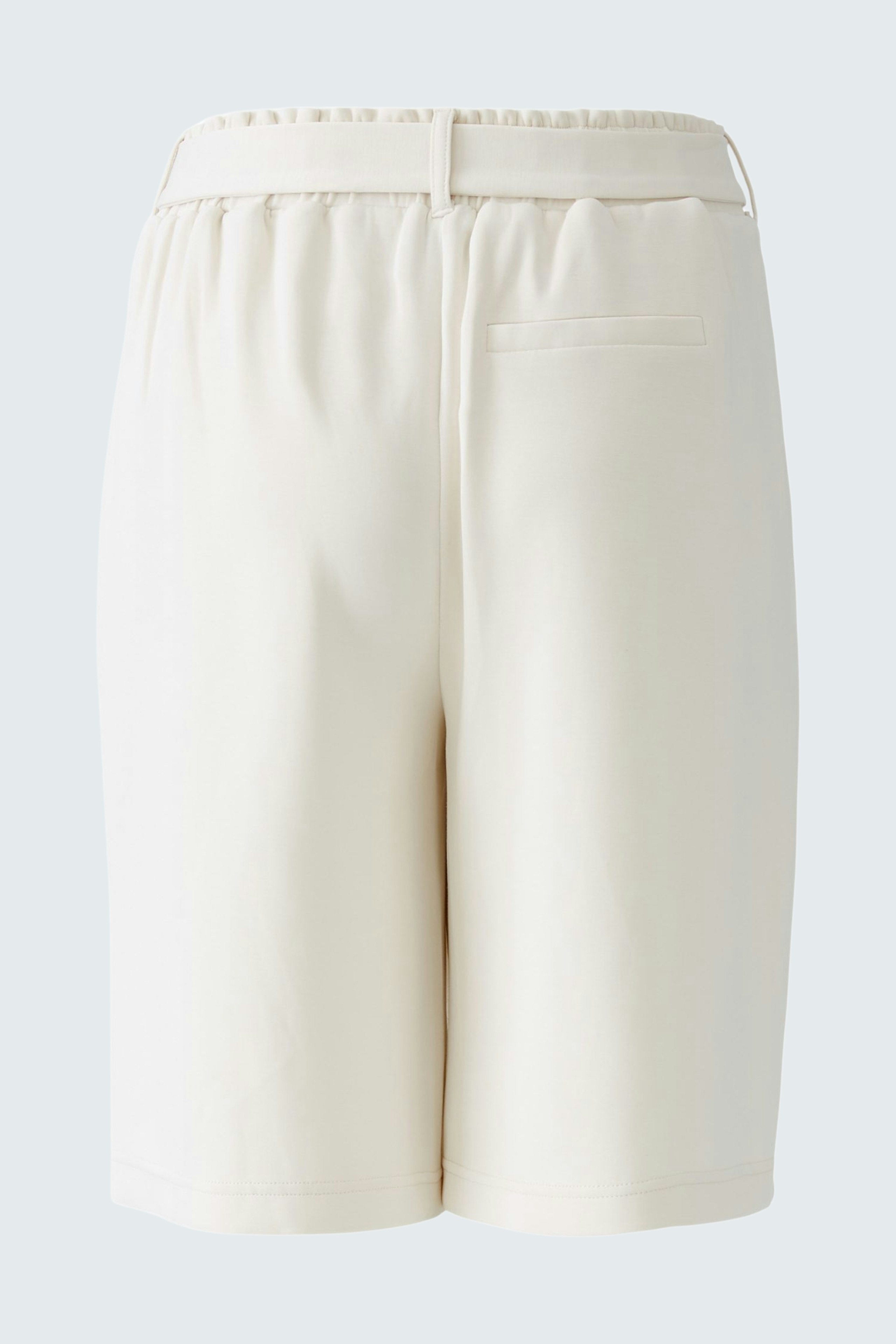 Bequeme Damen-Bermuda in hellem Beige mit elastischem Bund und lässigem Schnitt.