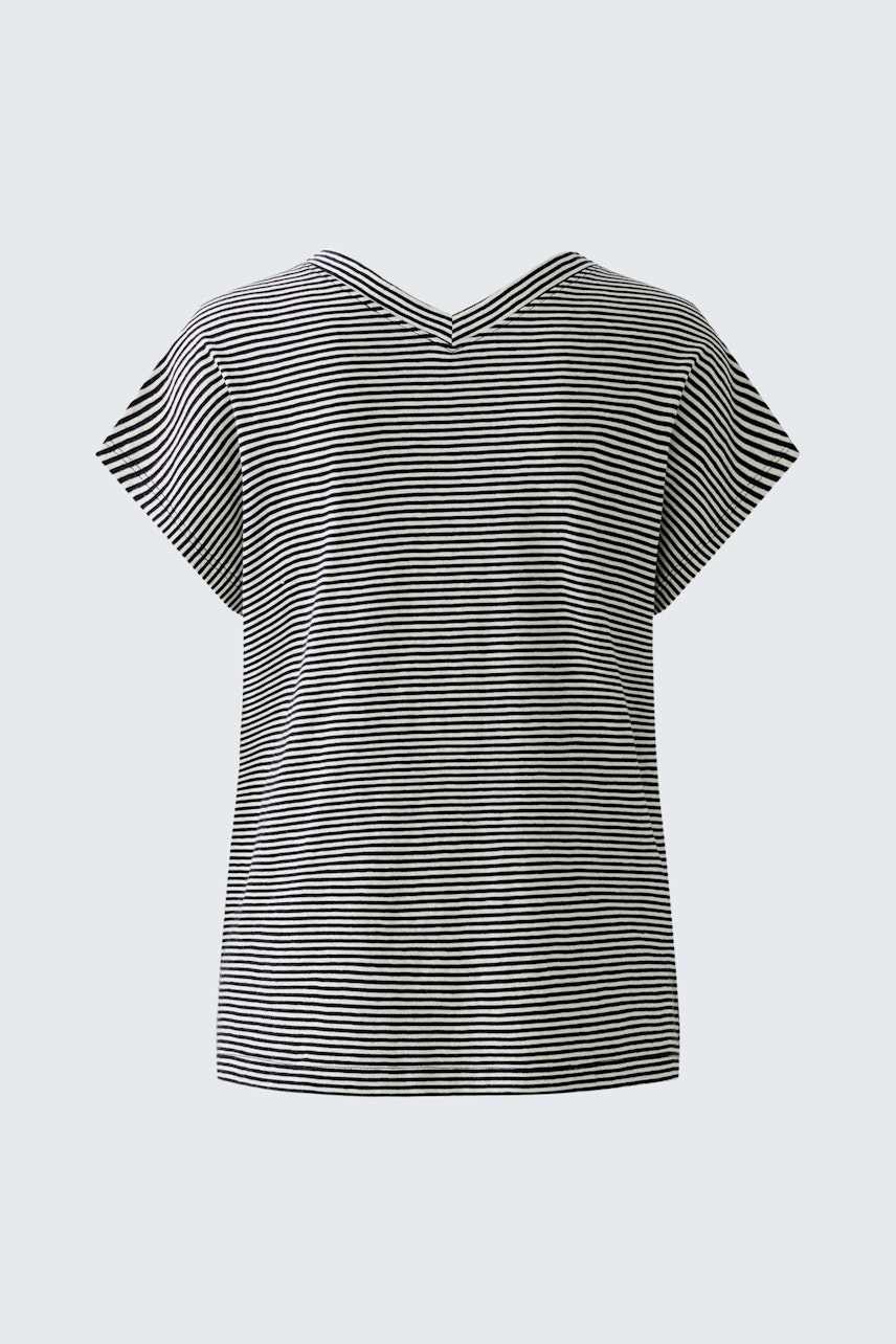 Bequemes Damen-T-Shirt: Schwarz-weiß gestreiftes Shirt mit V-Ausschnitt und lässigem Schnitt.