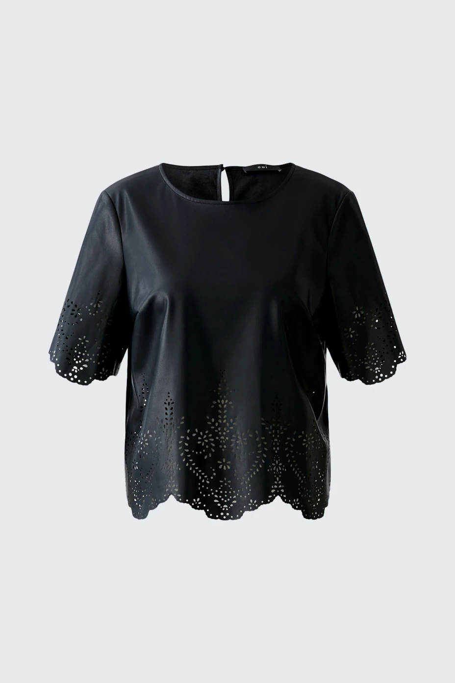 Schwarze Damen-Bluse mit kurzen Ärmeln und Lochmuster am Saum.