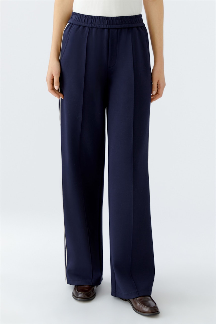 Comfortable women's joggers in navy with a relaxed fit and side stripes, perfect for casual wear.