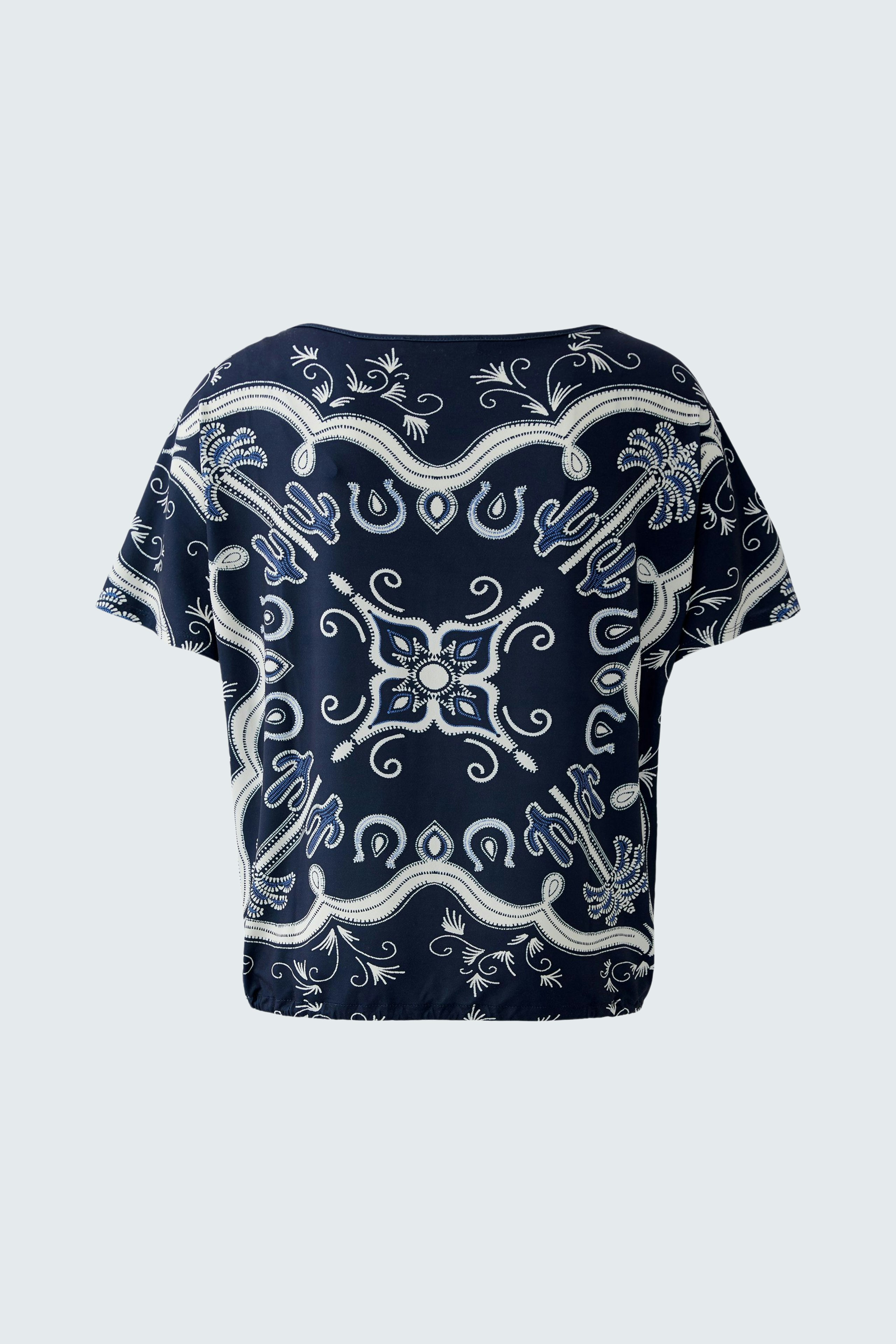 Casual women's T-shirt: A loose-fitting navy top with a decorative pattern, perfect for everyday wear.