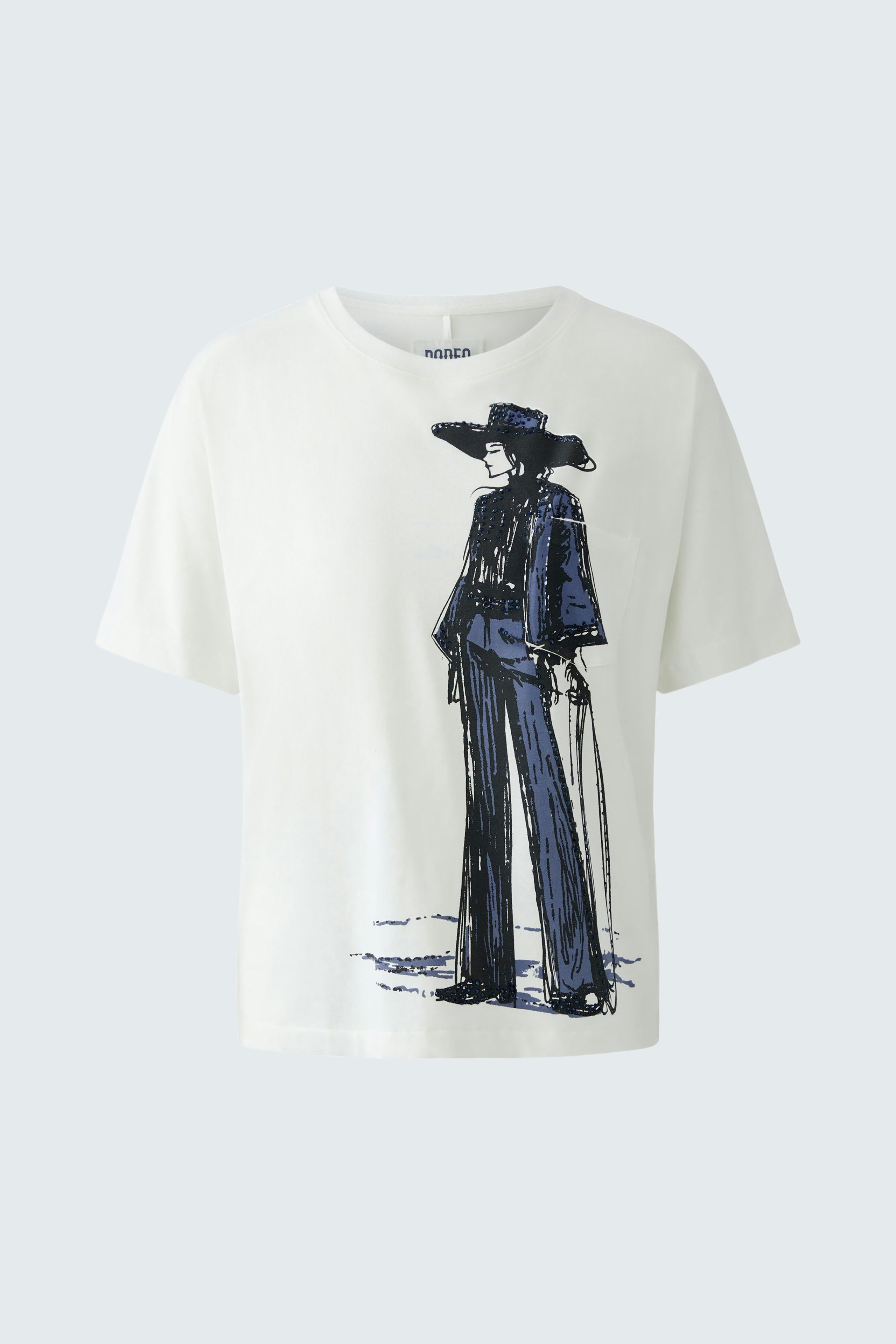 Bequemes Damen-T-Shirt: Weißes Shirt mit stylischem Druck einer Frau in modischer Kleidung.